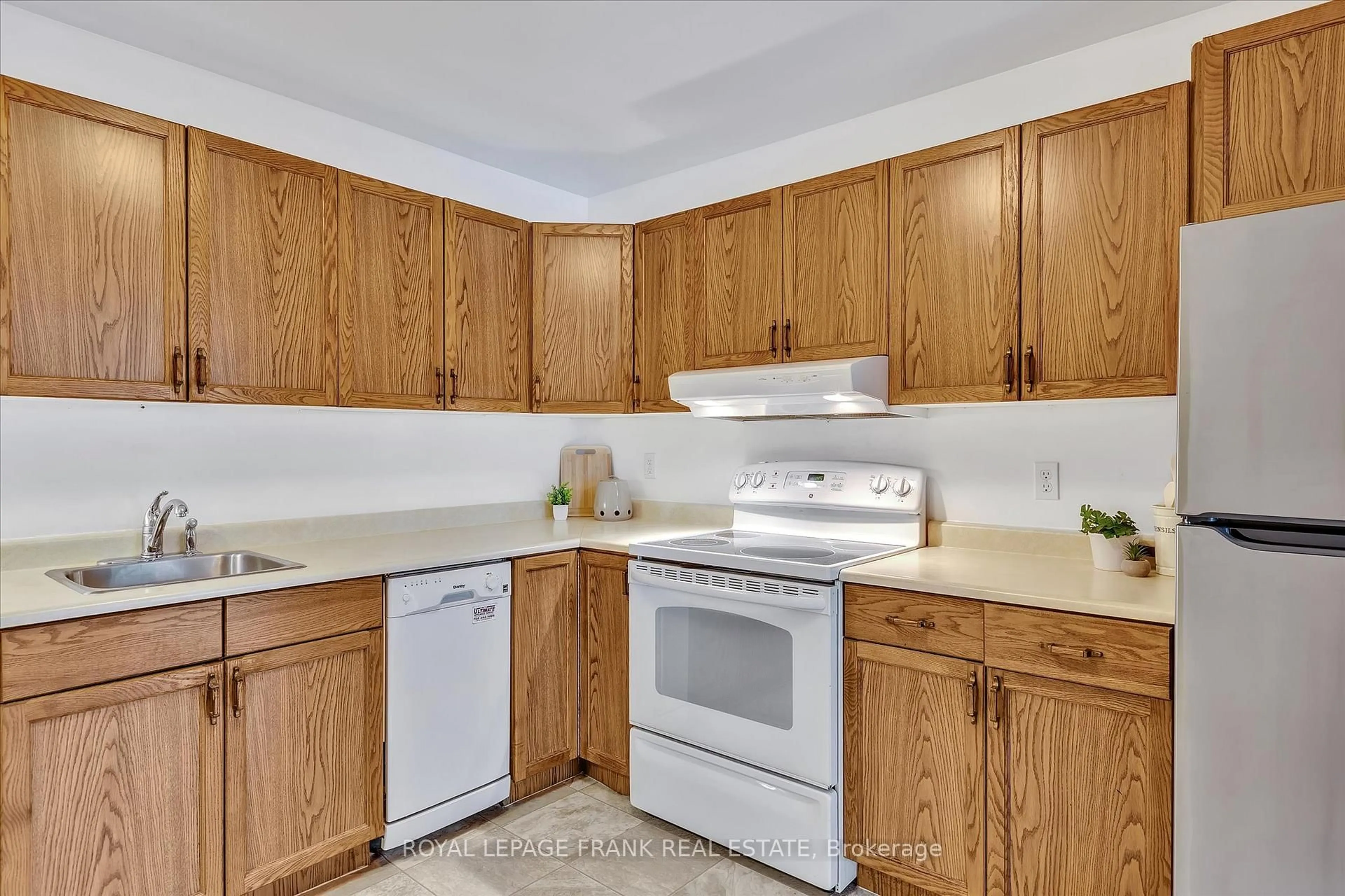 Standard kitchen, unknown for 2406 Mountland Dr #201, Peterborough West Ontario K9K 2E1