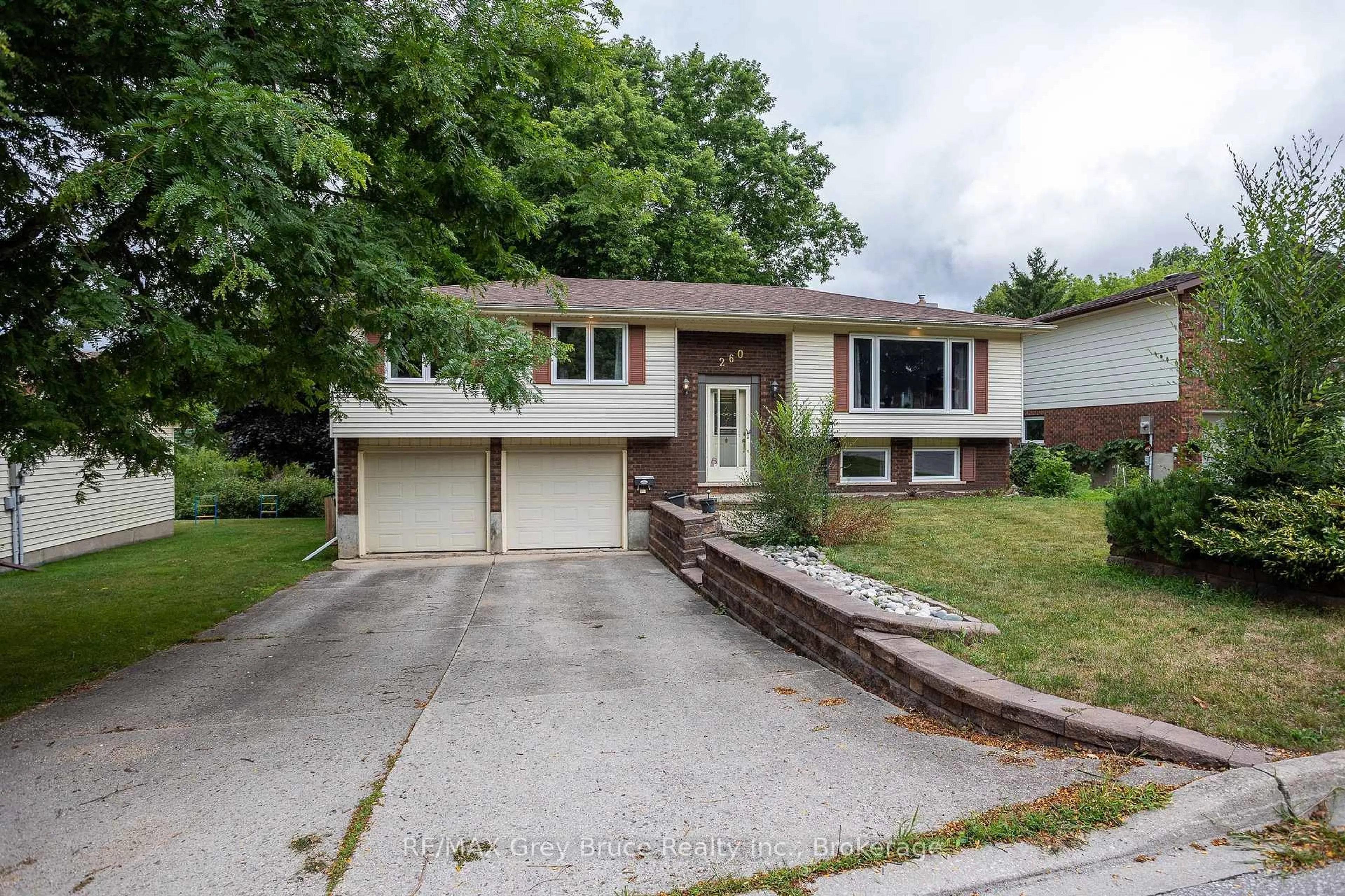 Home with brick exterior material, street for 260 8th A Ave, Owen Sound Ontario N4K 6L2