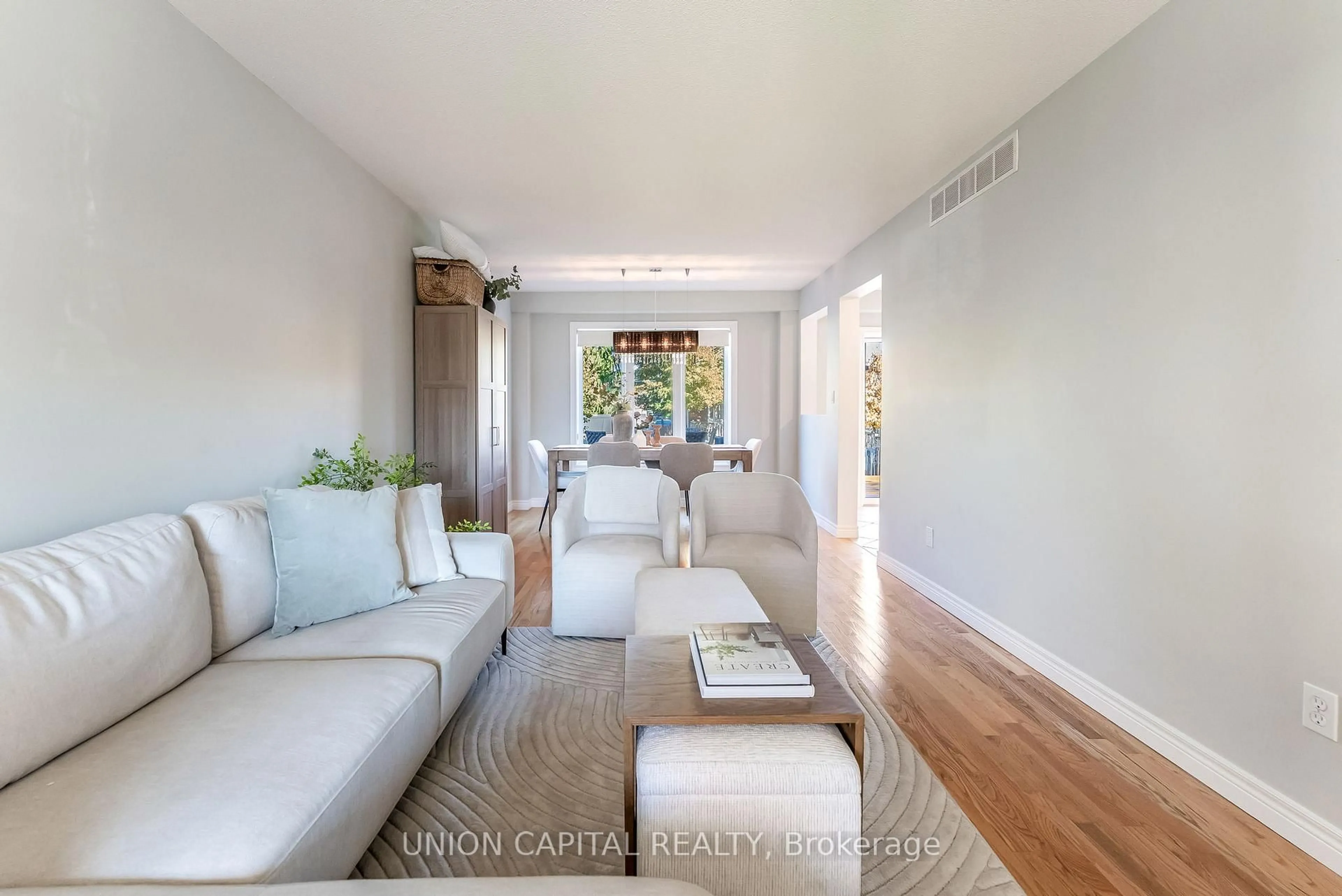 Living room with furniture, unknown for 28 Lang Crt, Kawartha Lakes Ontario K9V 6E5