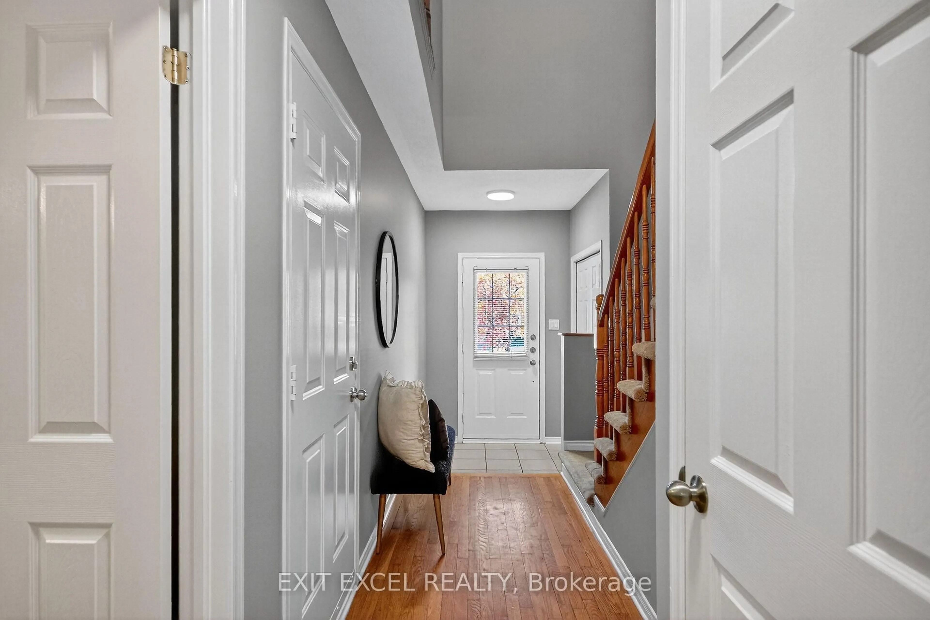 Indoor entryway for 36 Calaveras Ave, Ottawa Ontario K2J 4Z4