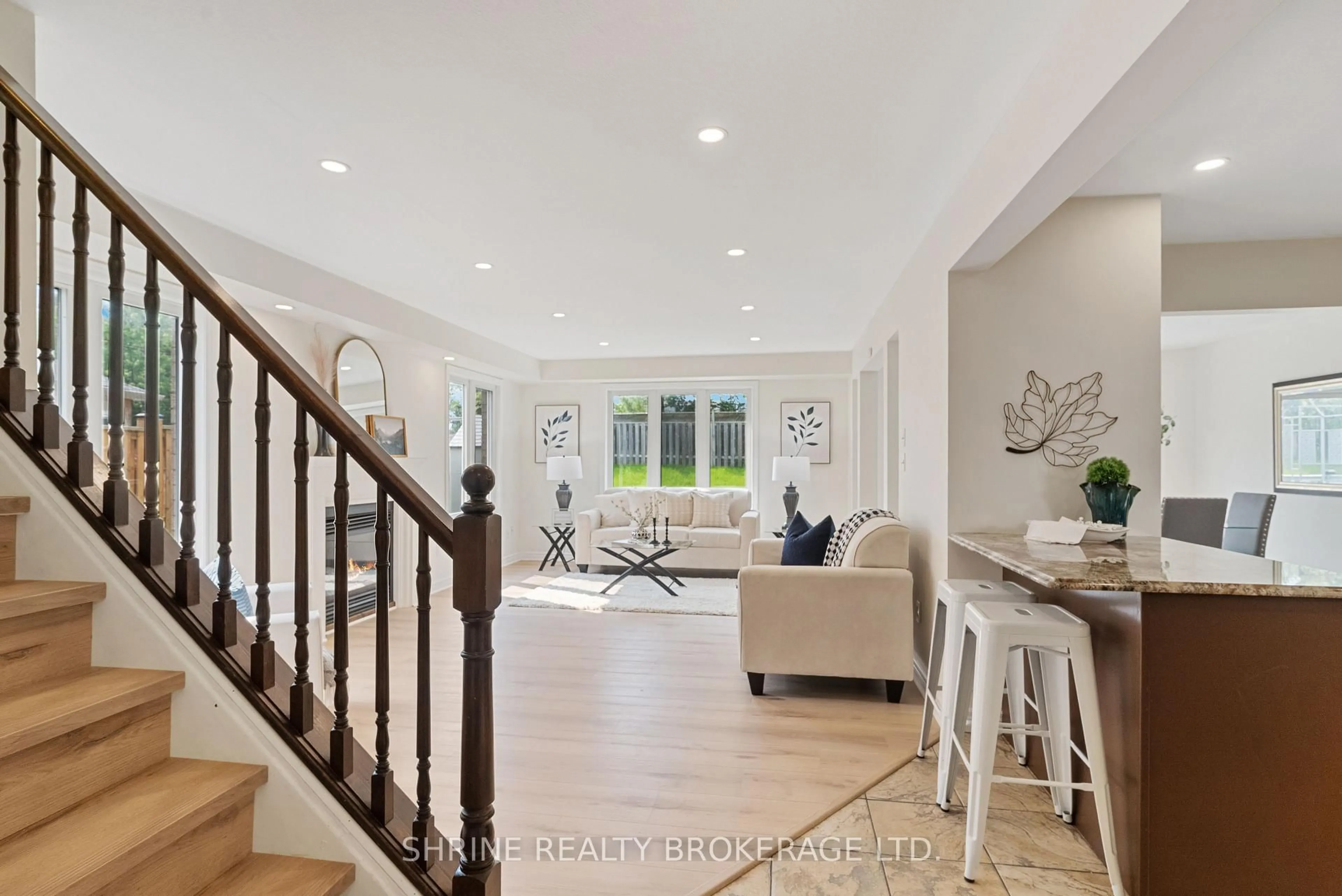 Indoor entryway for 899 Bradshaw Cres, London North Ontario N5X 0B6