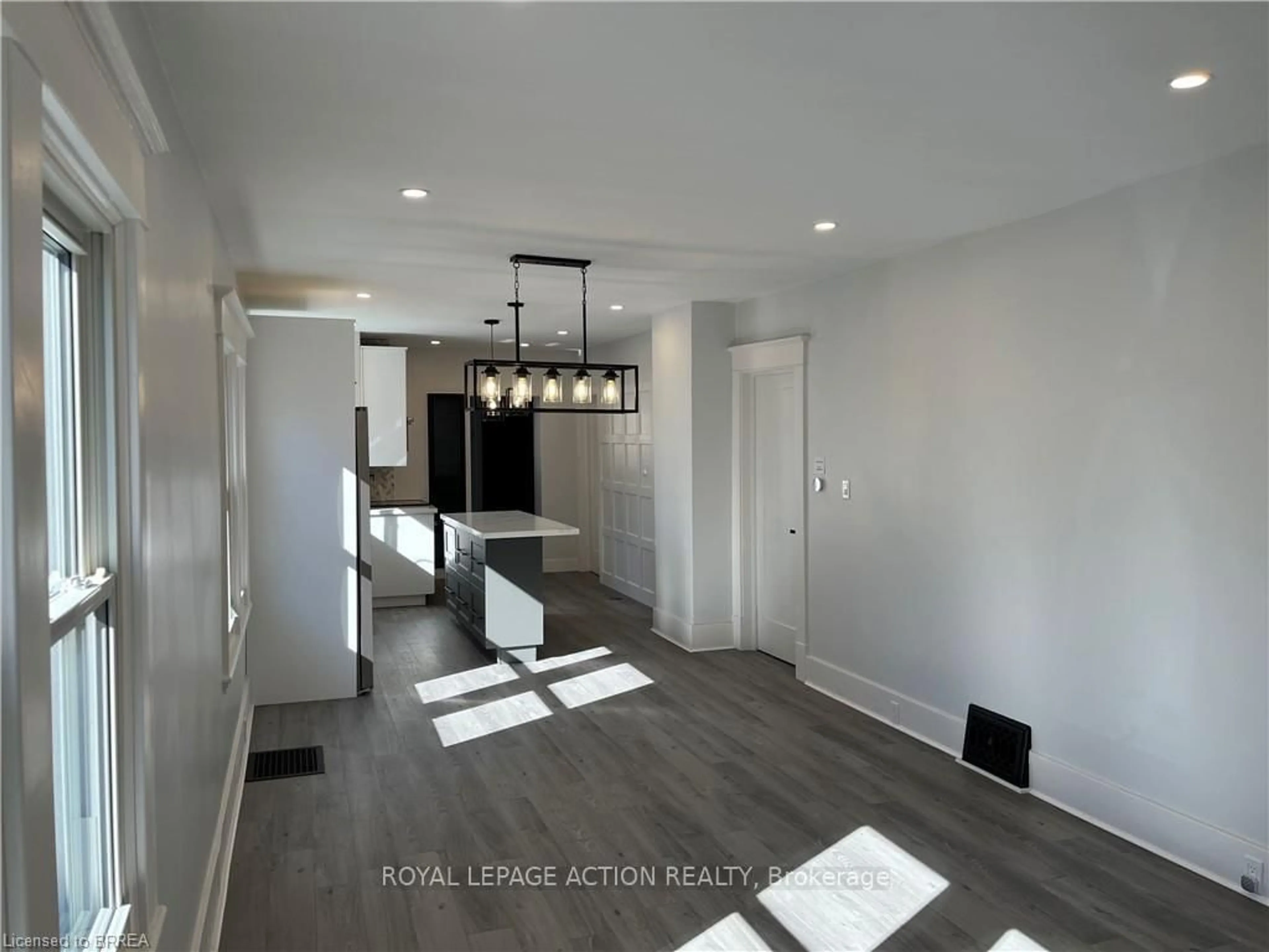 Open concept kitchen, wood/laminate floor for 71 Sherwood Dr, Brantford Ontario N3T 1N3