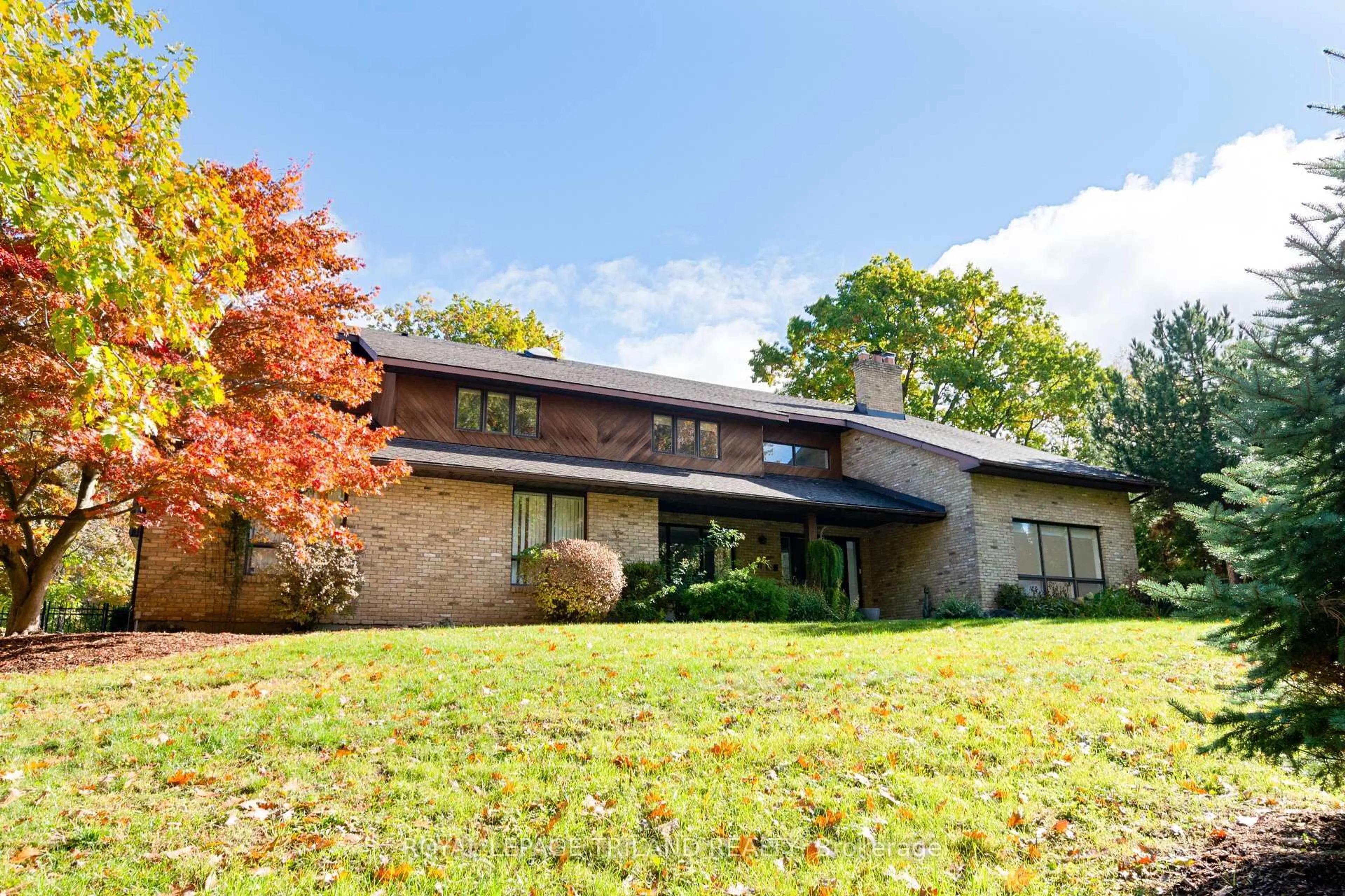 Home with brick exterior material, building for 700 Westmount Hills Dr, London South Ontario N6K 1B2