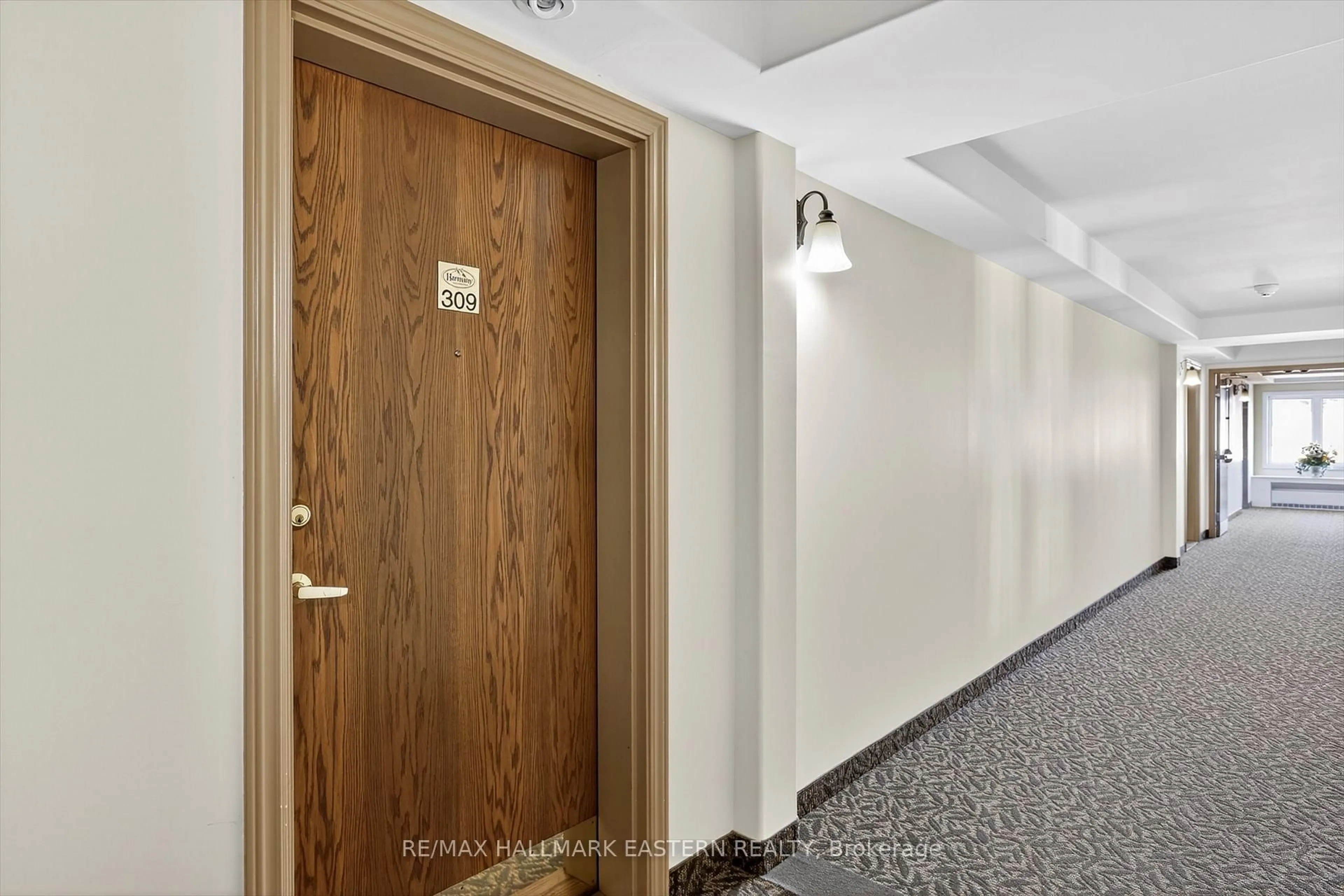 Indoor foyer for 306 Spillsbury Dr ##309, Peterborough Ontario K9K 0B5