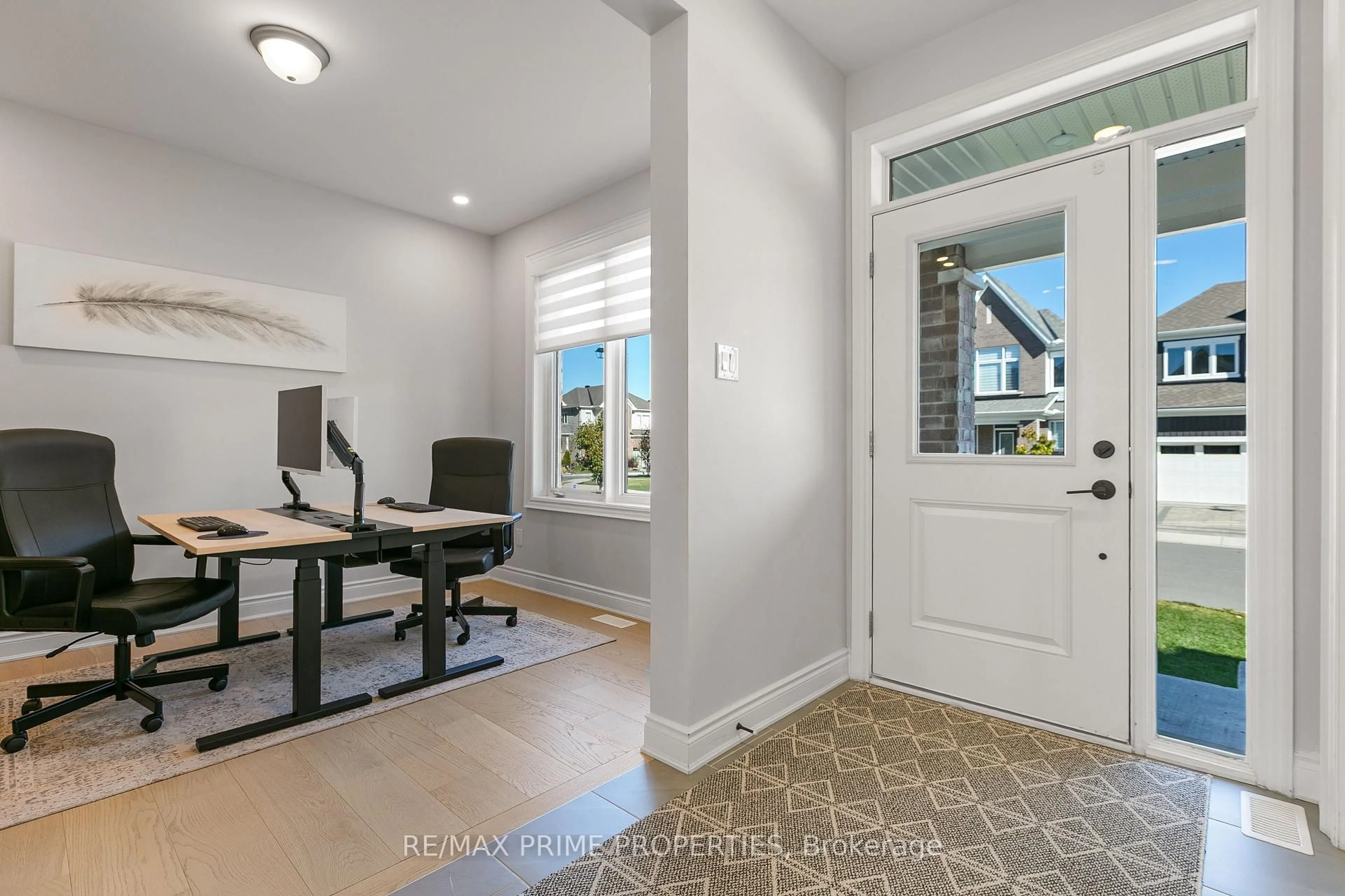 Indoor entryway for 839 Mercier Cres, Ottawa Ontario K1W 0N6