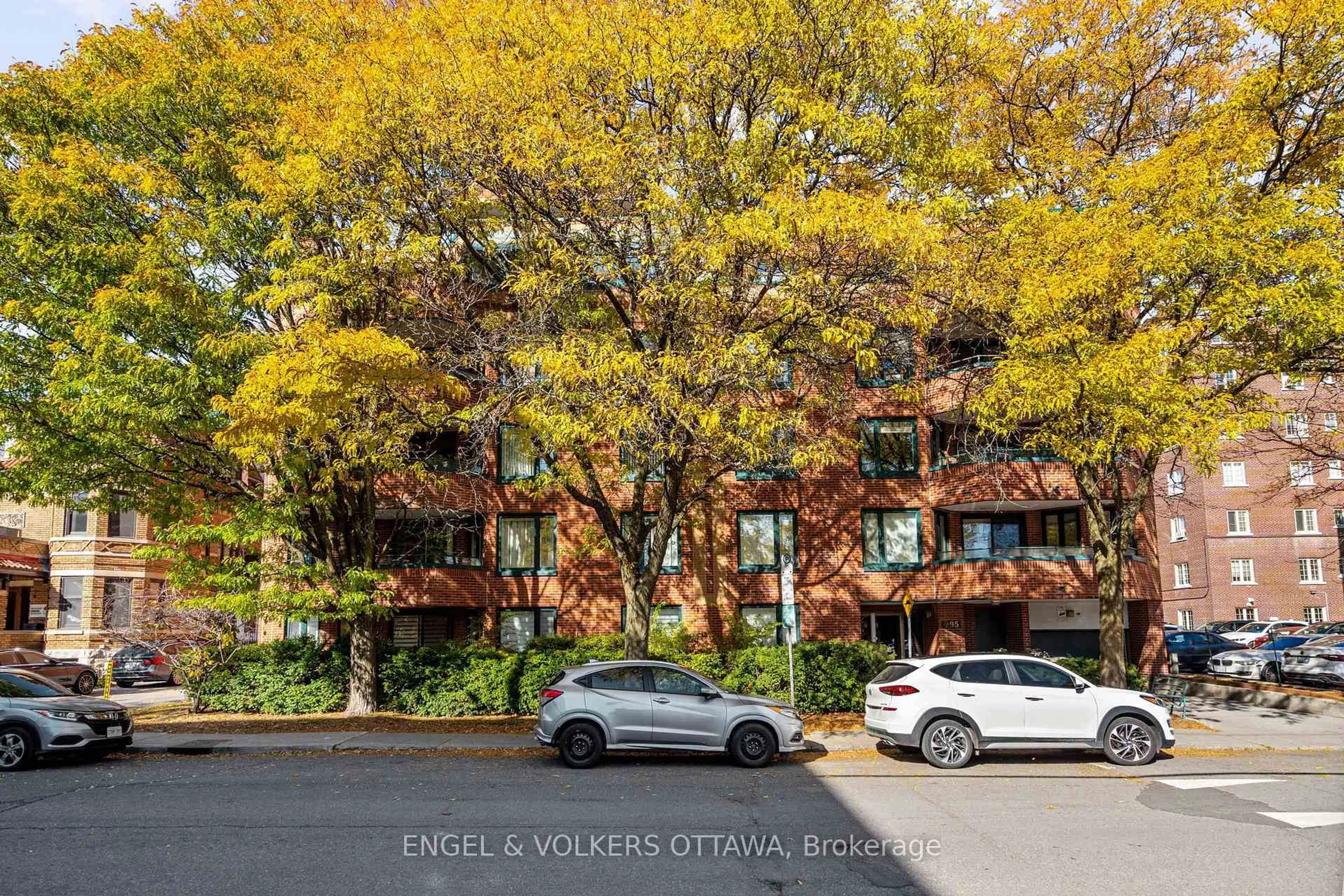 Unknown for 295 Gilmour St #103, Ottawa Ontario K2P 0P7