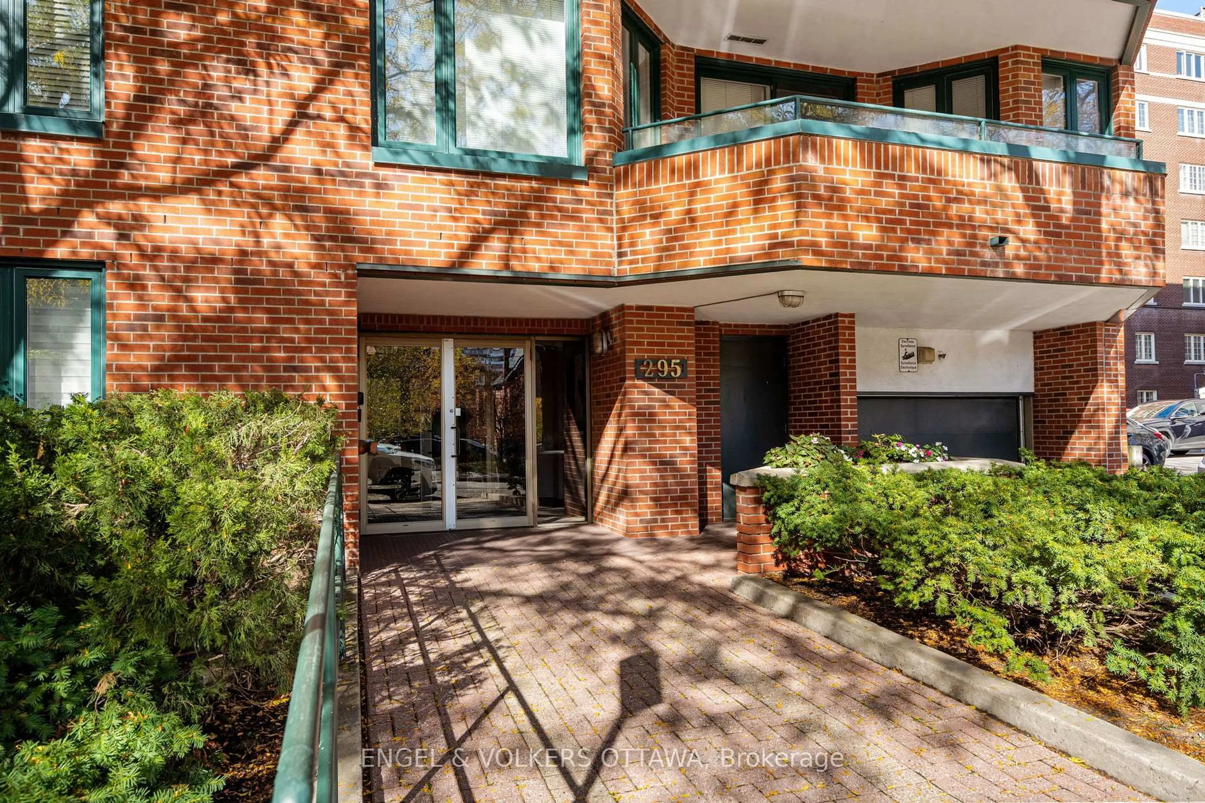 Home with brick exterior material, street for 295 Gilmour St #103, Ottawa Ontario K2P 0P7