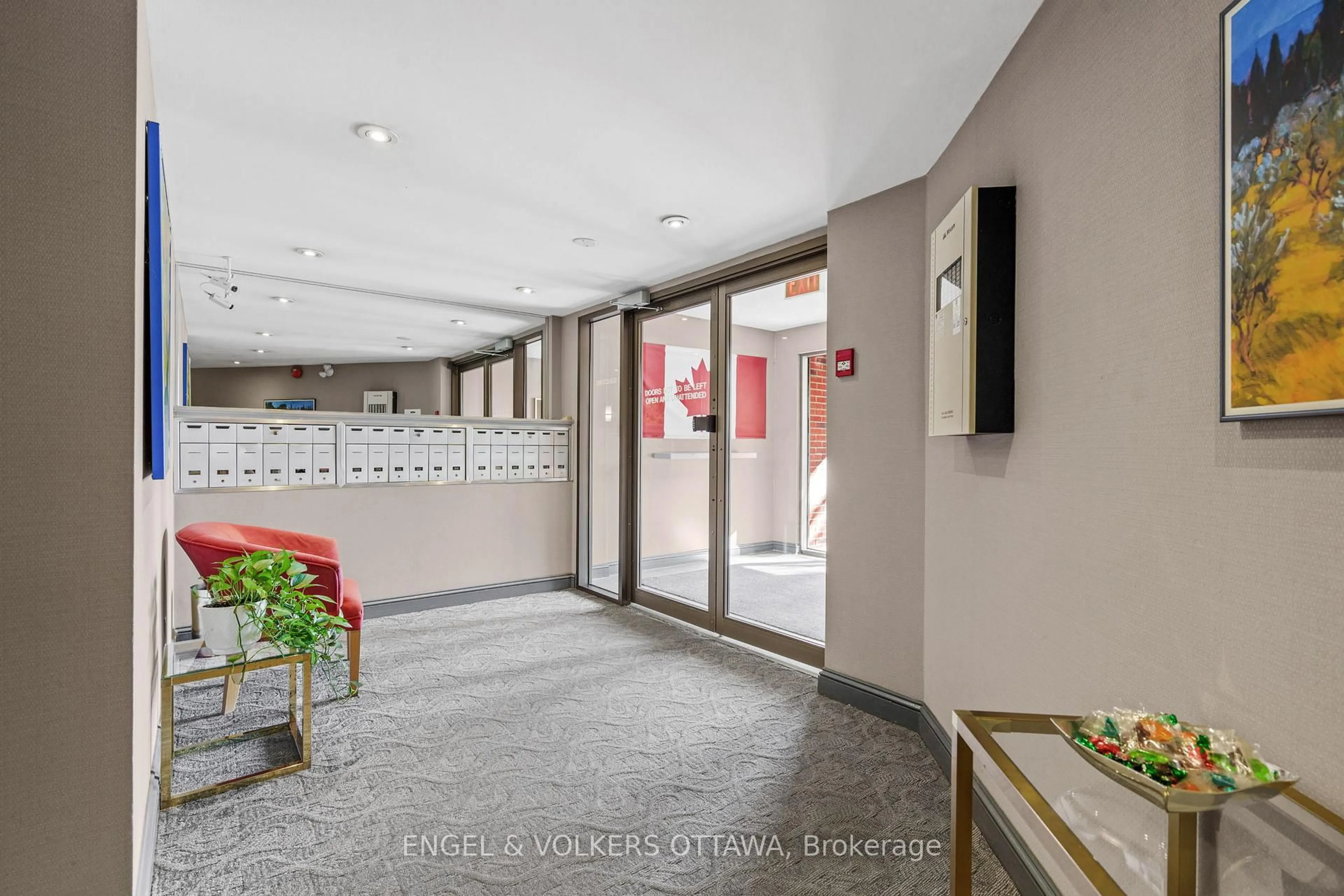 Lobby for 295 Gilmour St #103, Ottawa Ontario K2P 0P7