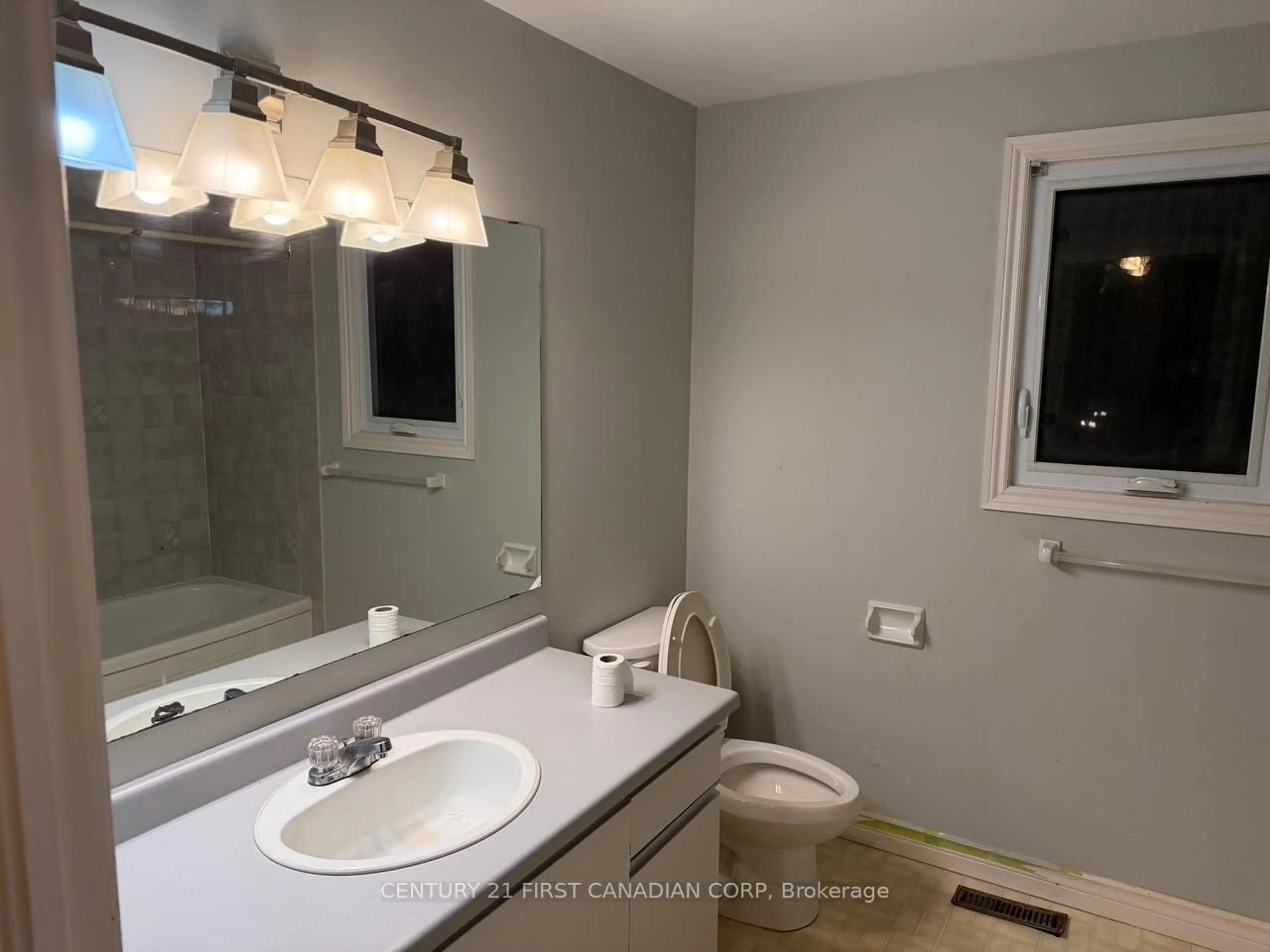 Standard bathroom, ceramic/tile floor for 14 Donnybrook Rd, London North Ontario N5X 3C8