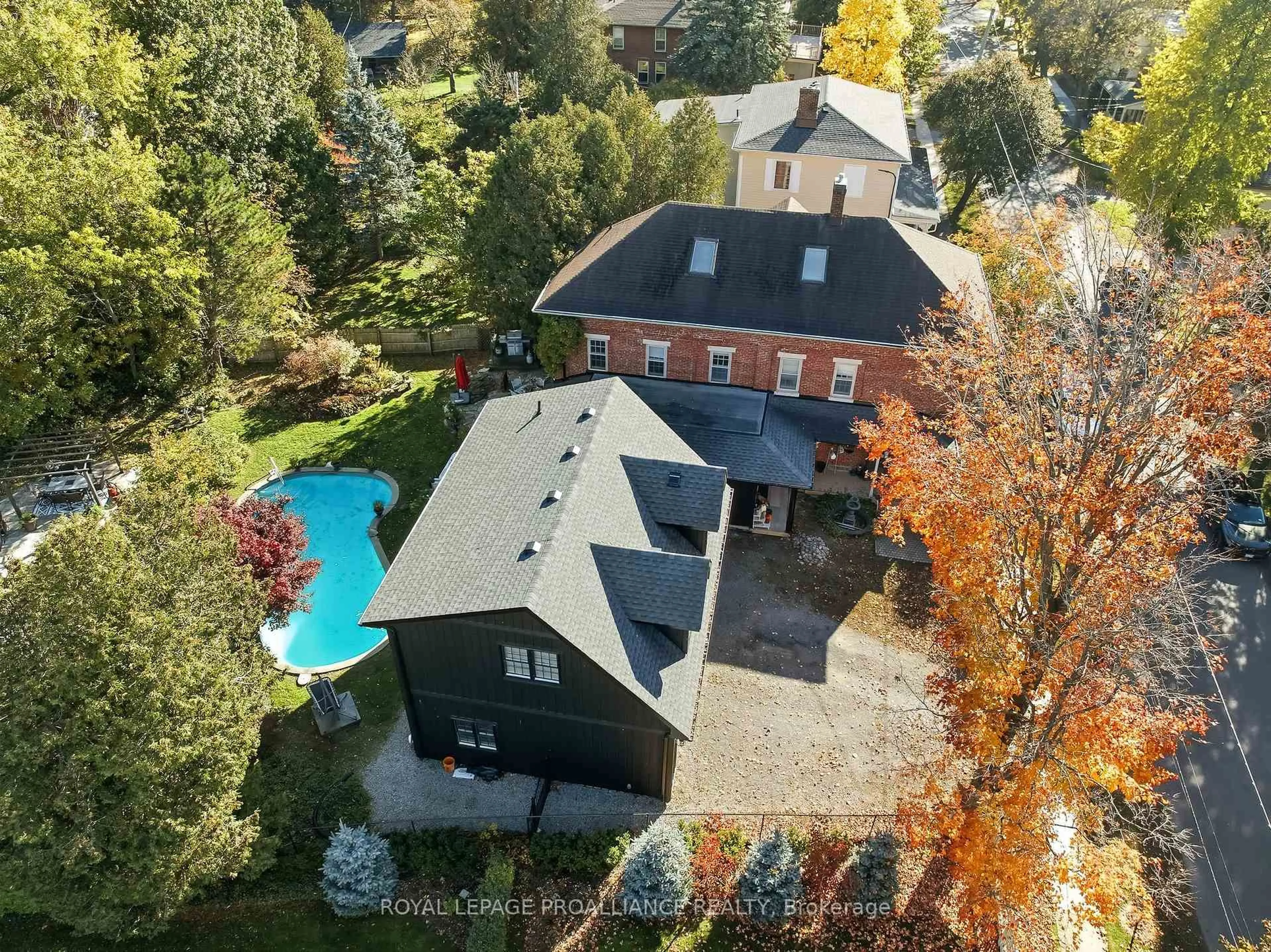 A pic from outside/outdoor area/front of a property/back of a property/a pic from drone, unknown for 13 King St, Port Hope Ontario L1A 2R3