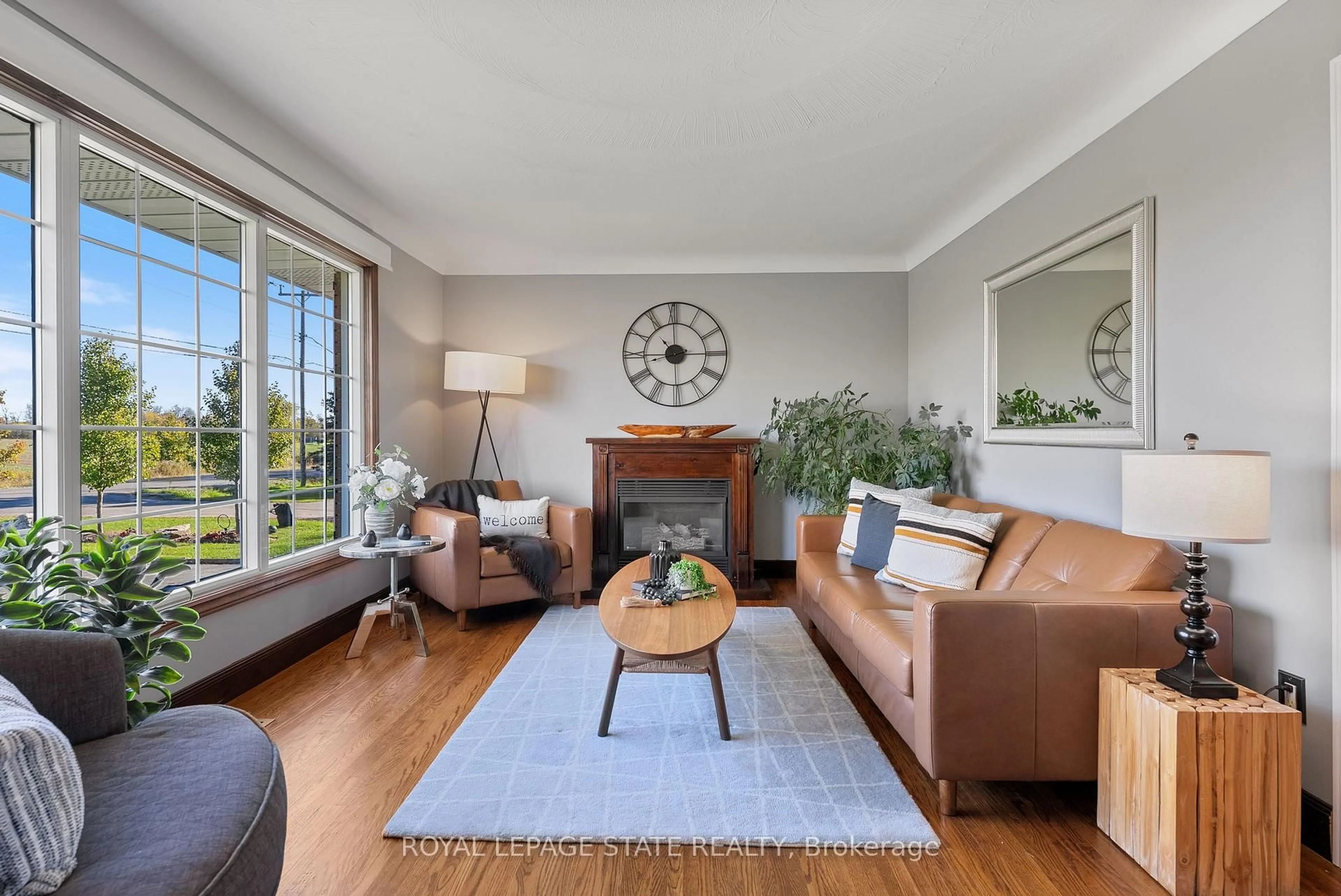 Living room with furniture, wood/laminate floor for 5187 White Church Rd, Hamilton Ontario L0R 1W0