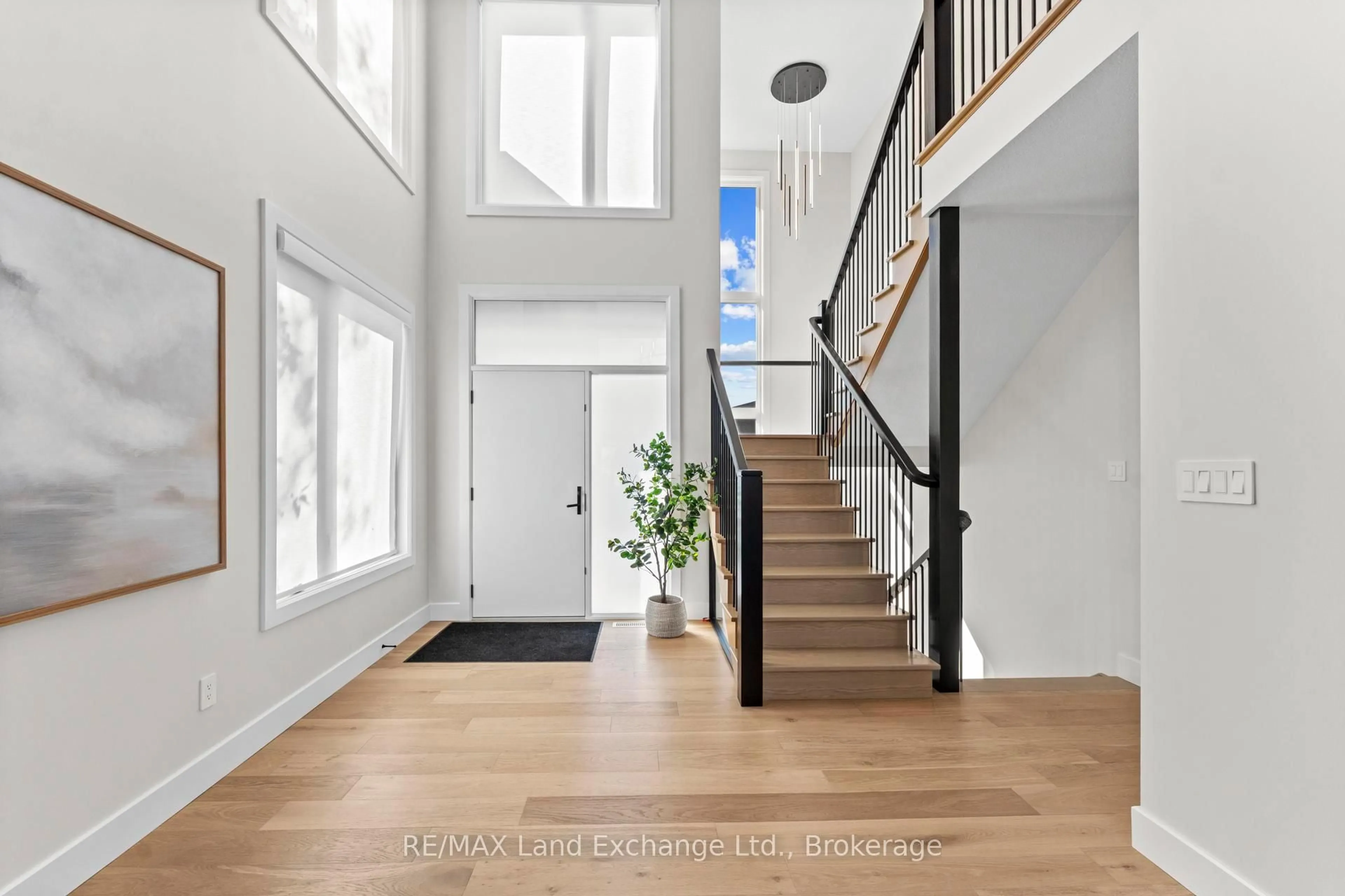 Indoor entryway for 901 Bogdanovic Way, Huron-Kinloss Ontario N2Z 0H4