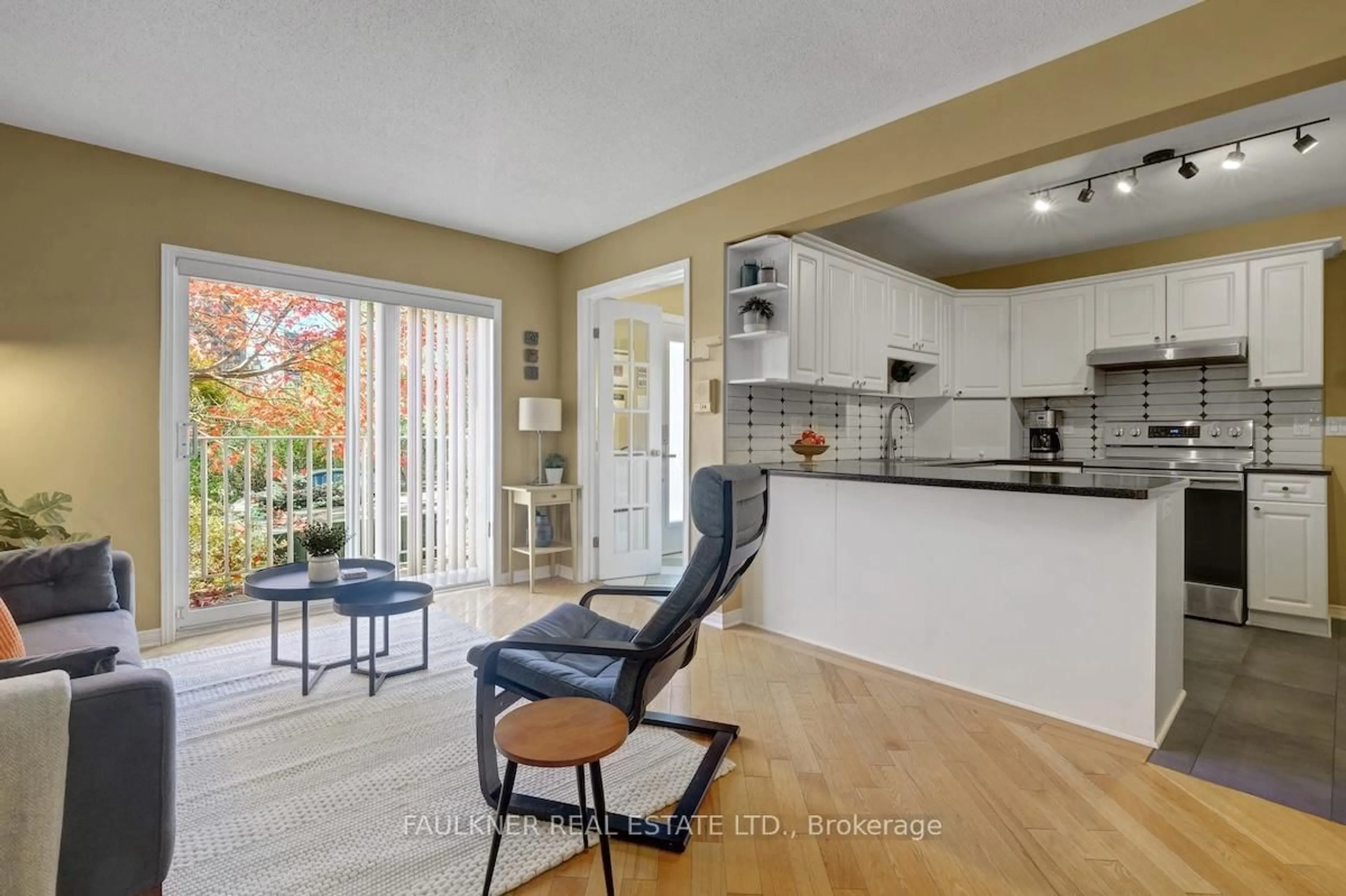 Open concept kitchen, unknown for 393 Bell St, Ottawa Ontario K1S 4K5