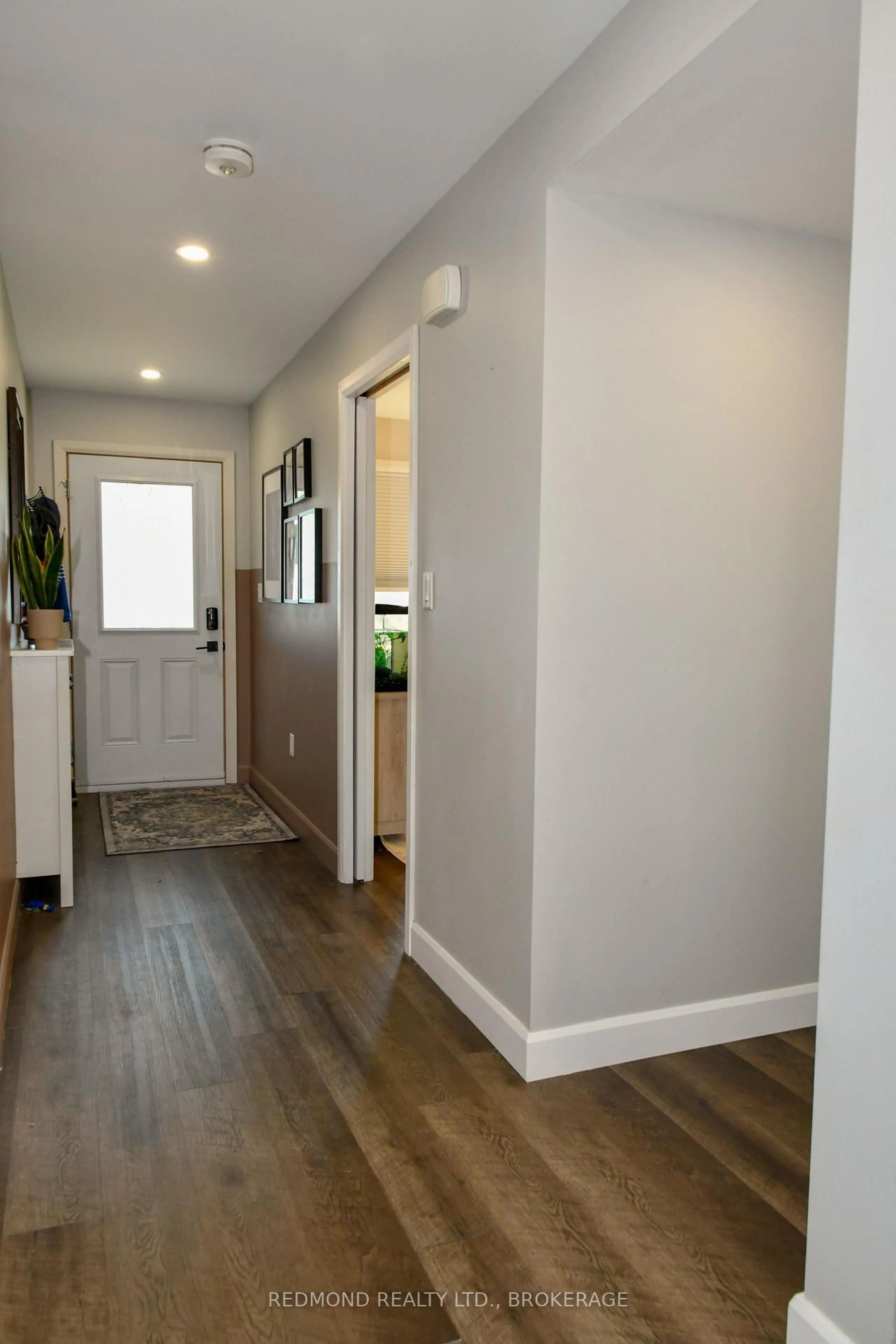 Indoor entryway for 835 Queen St, Gananoque Ontario K7G 2B5