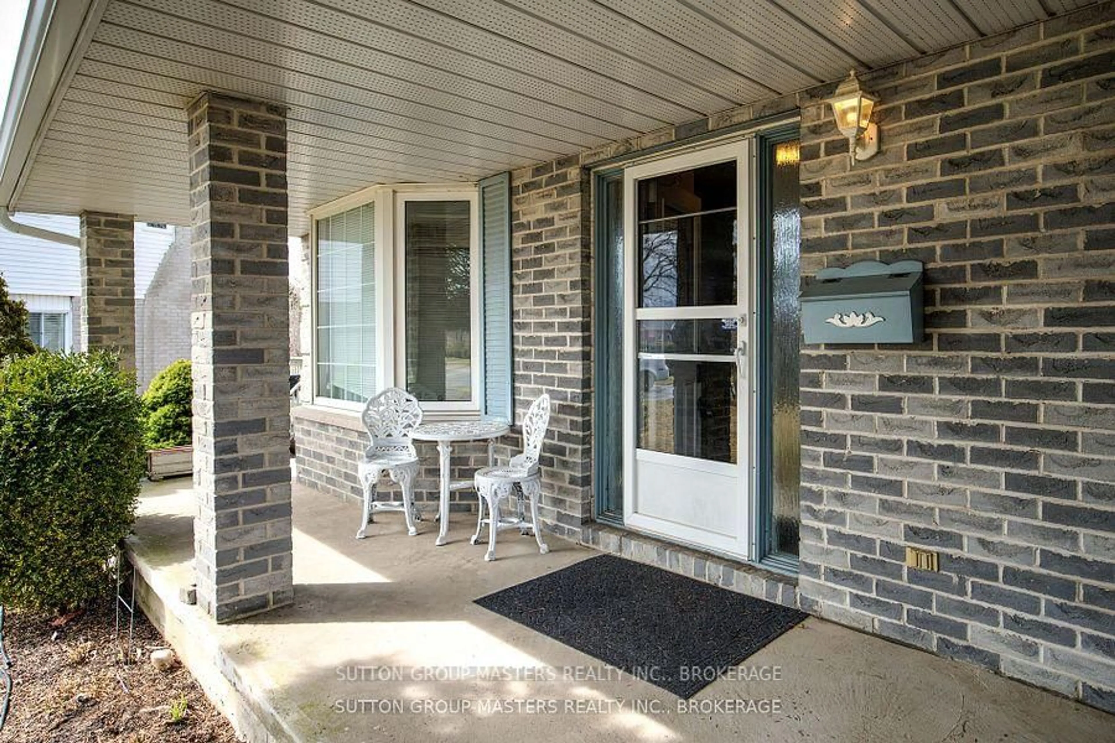 Indoor entryway for 681 Rivermeade Ave, Kingston Ontario K7M 7Z7