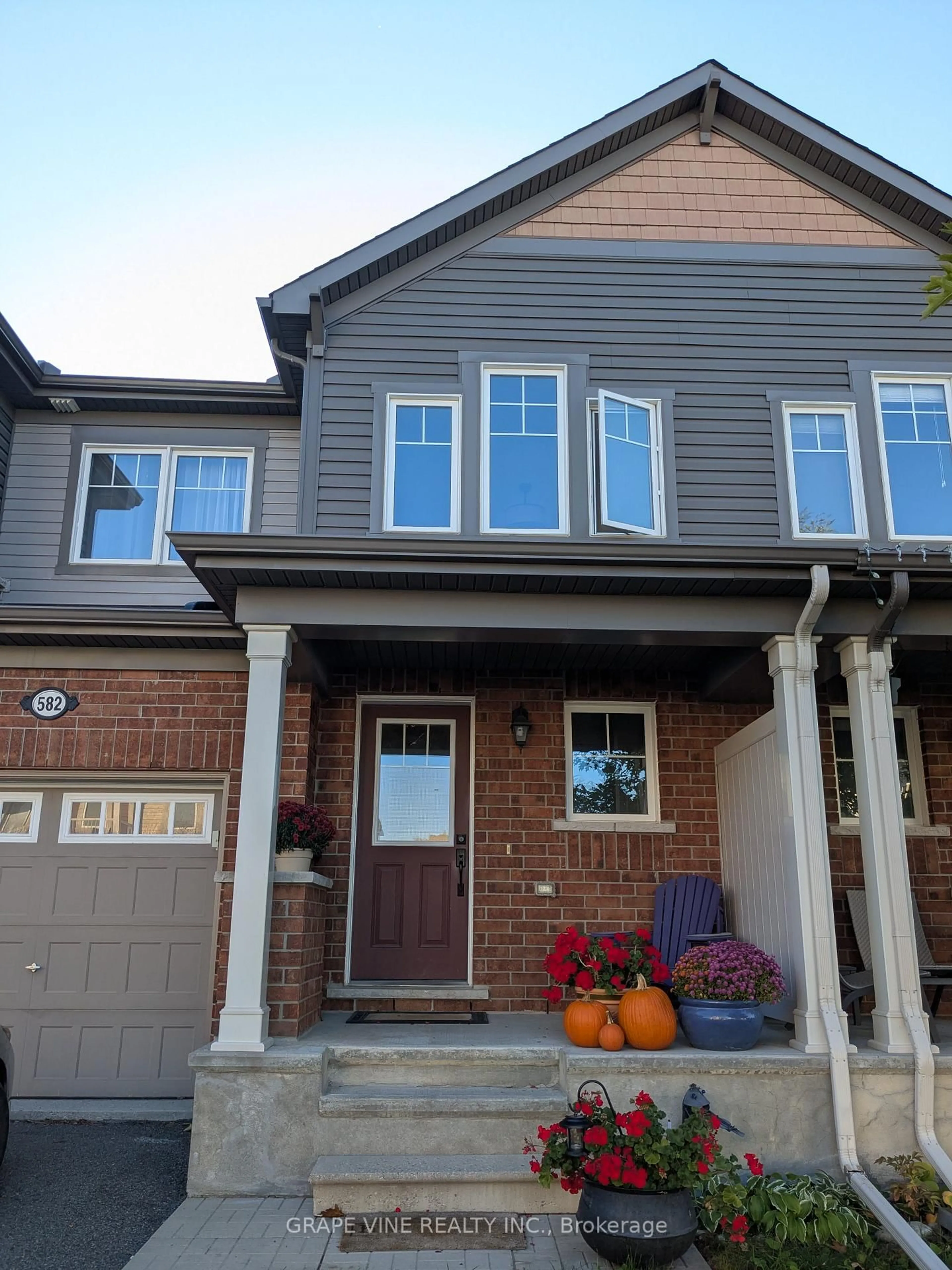Home with brick exterior material, street for 582 Meadowcreek Circ, Kanata Ontario K2M 0J8
