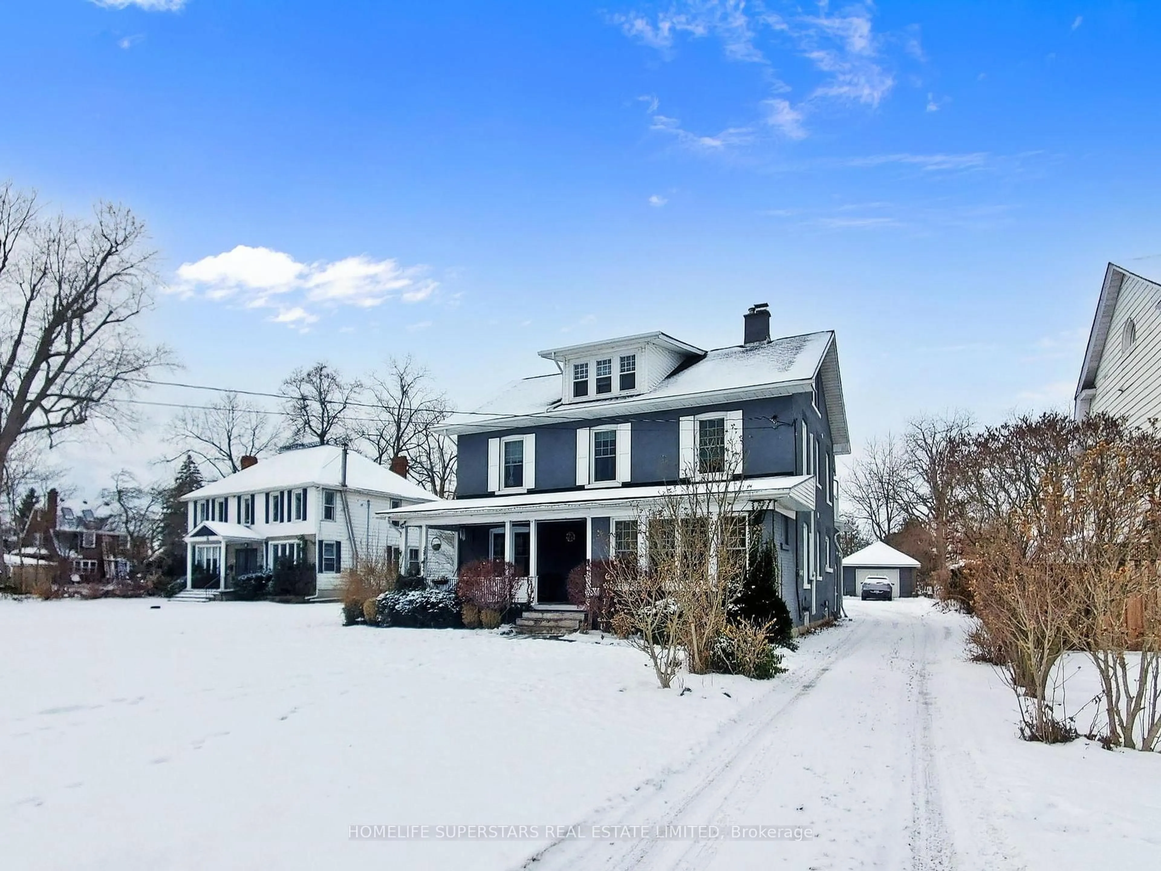 A pic from outside/outdoor area/front of a property/back of a property/a pic from drone, street for 535 NIAGARA Blvd, Fort Erie Ontario L2A 3H3