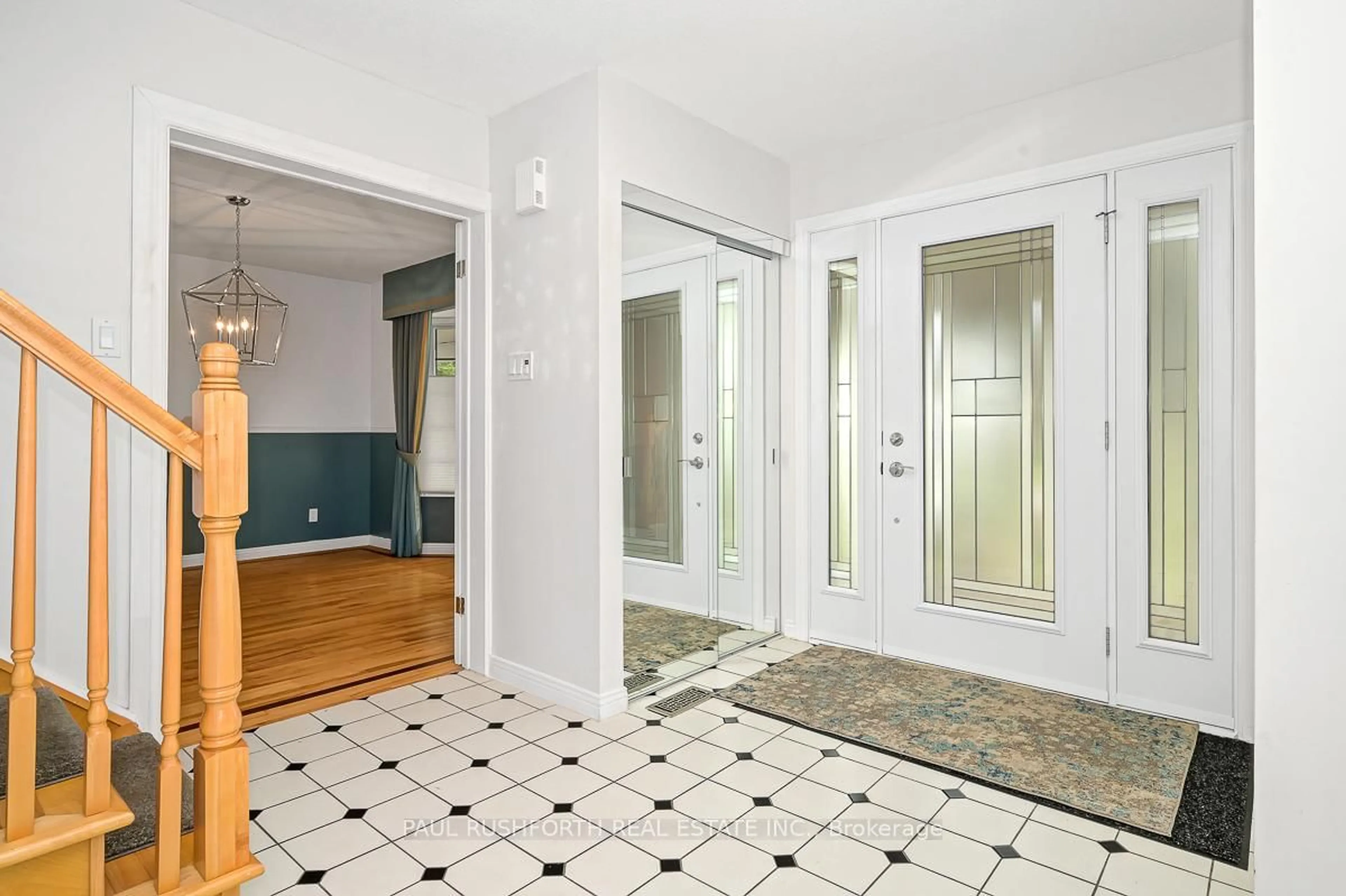 Indoor entryway for 89 Hawk Cres, Ottawa Ontario K1V 9G8