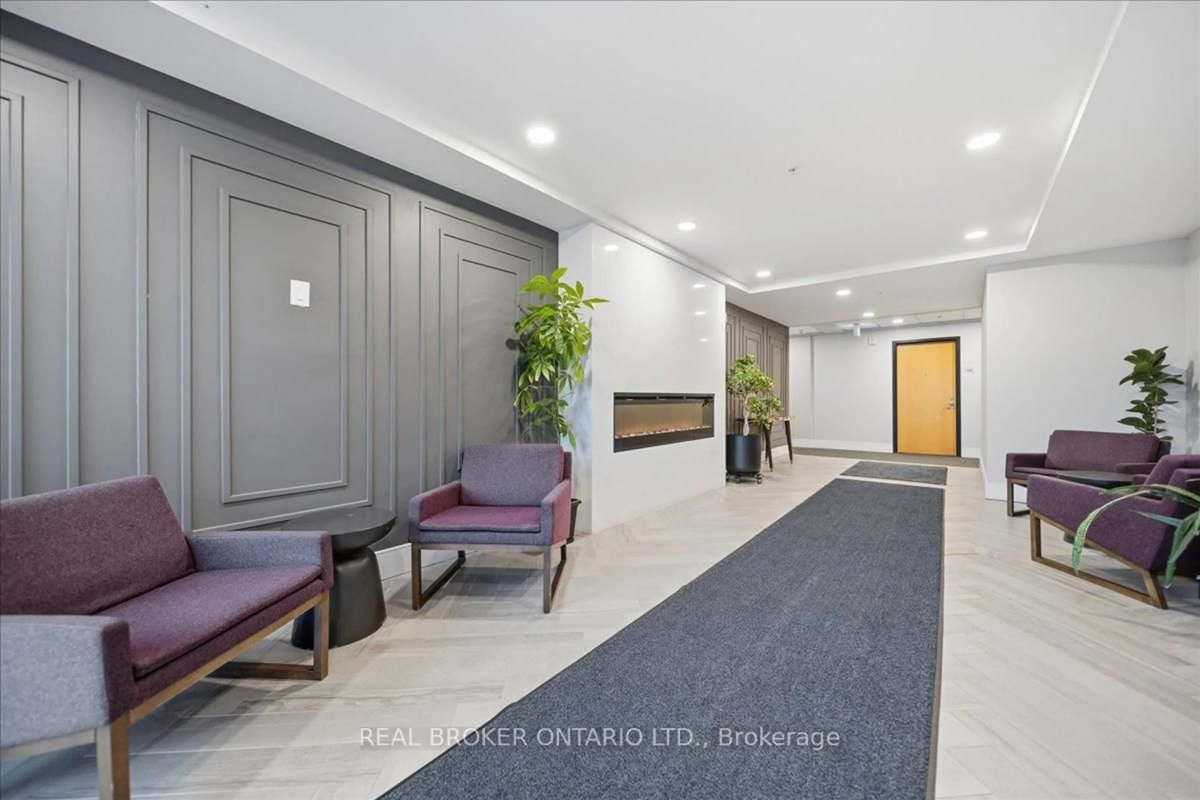 Indoor foyer for 15 Prince Albert Blvd #404, Kitchener Ontario N2H 0C2