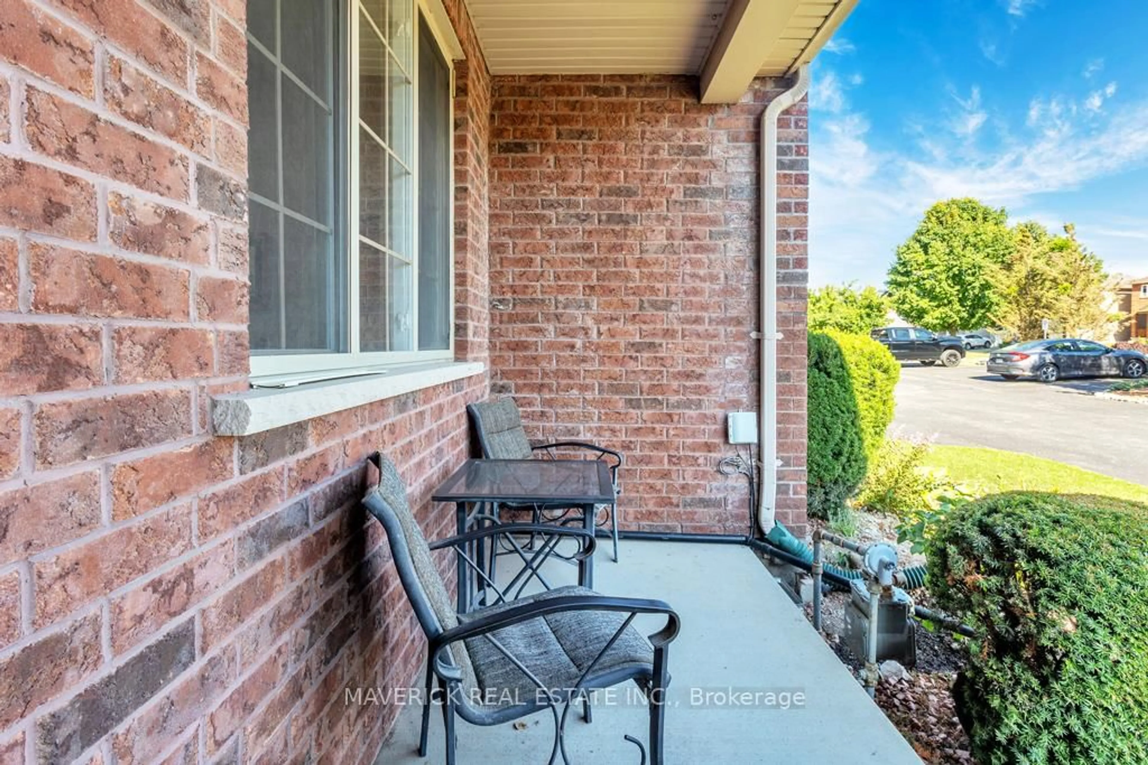 Patio, street for 19 ANDERSON St #4, Woodstock Ontario N4S 9A3