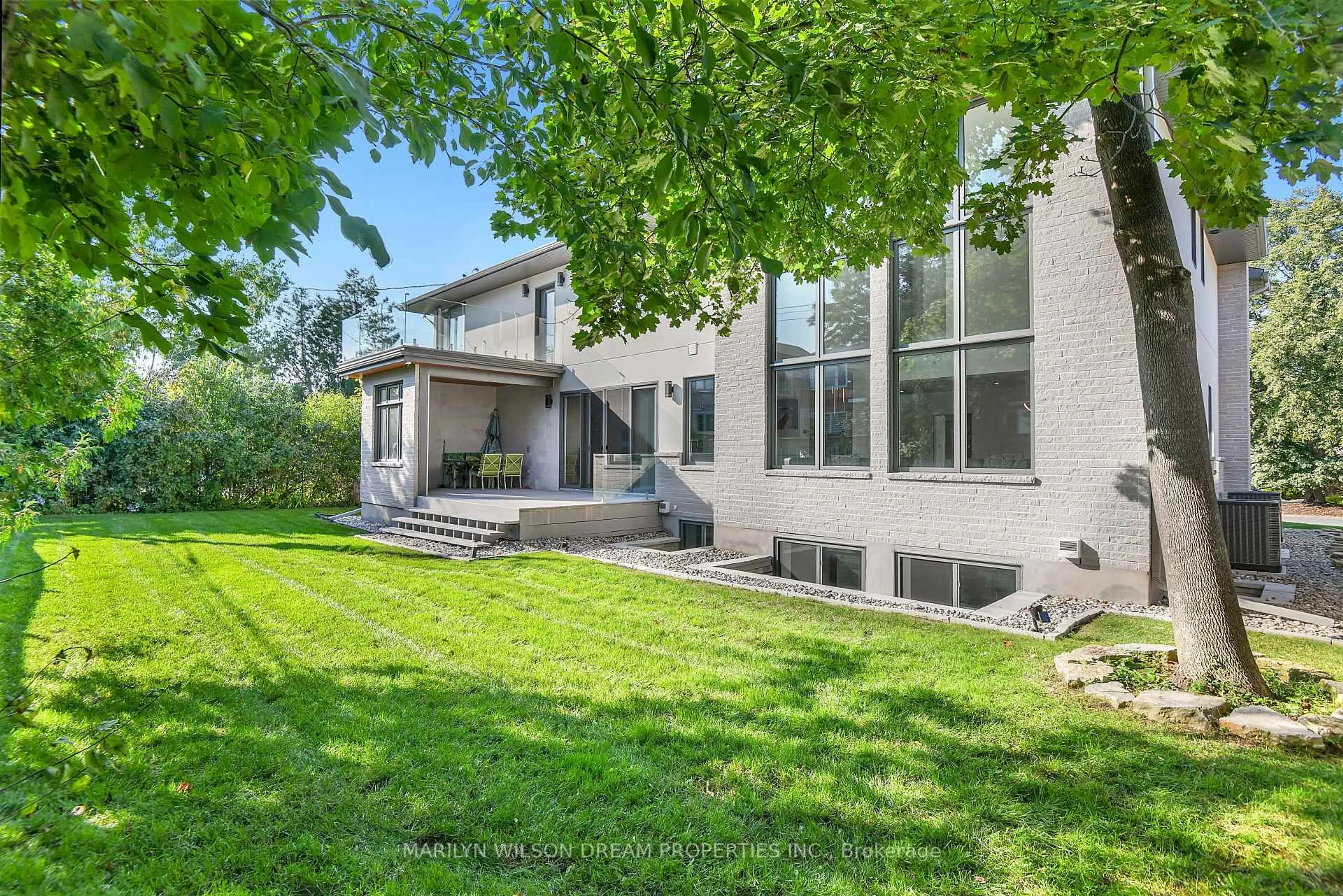 Unknown for 320 Crestview Rd, Ottawa Ontario K1H 5G6