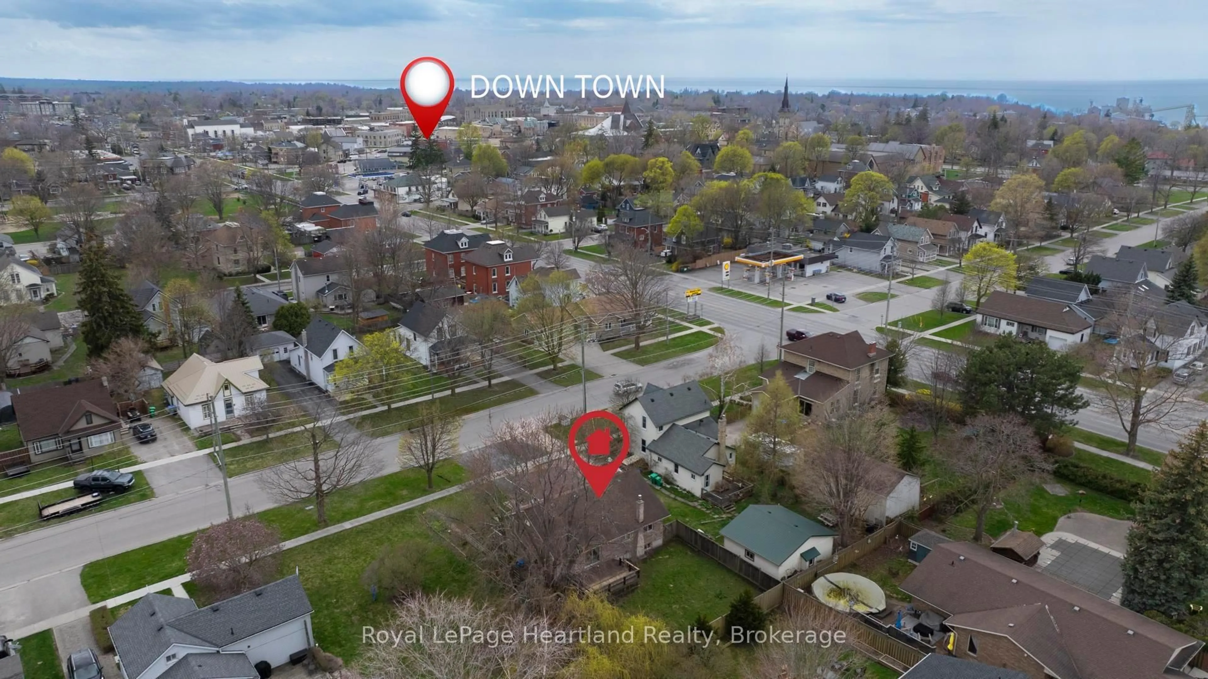 A pic from outside/outdoor area/front of a property/back of a property/a pic from drone, street for 91 Anglesea St, Goderich Ontario N7A 1V2
