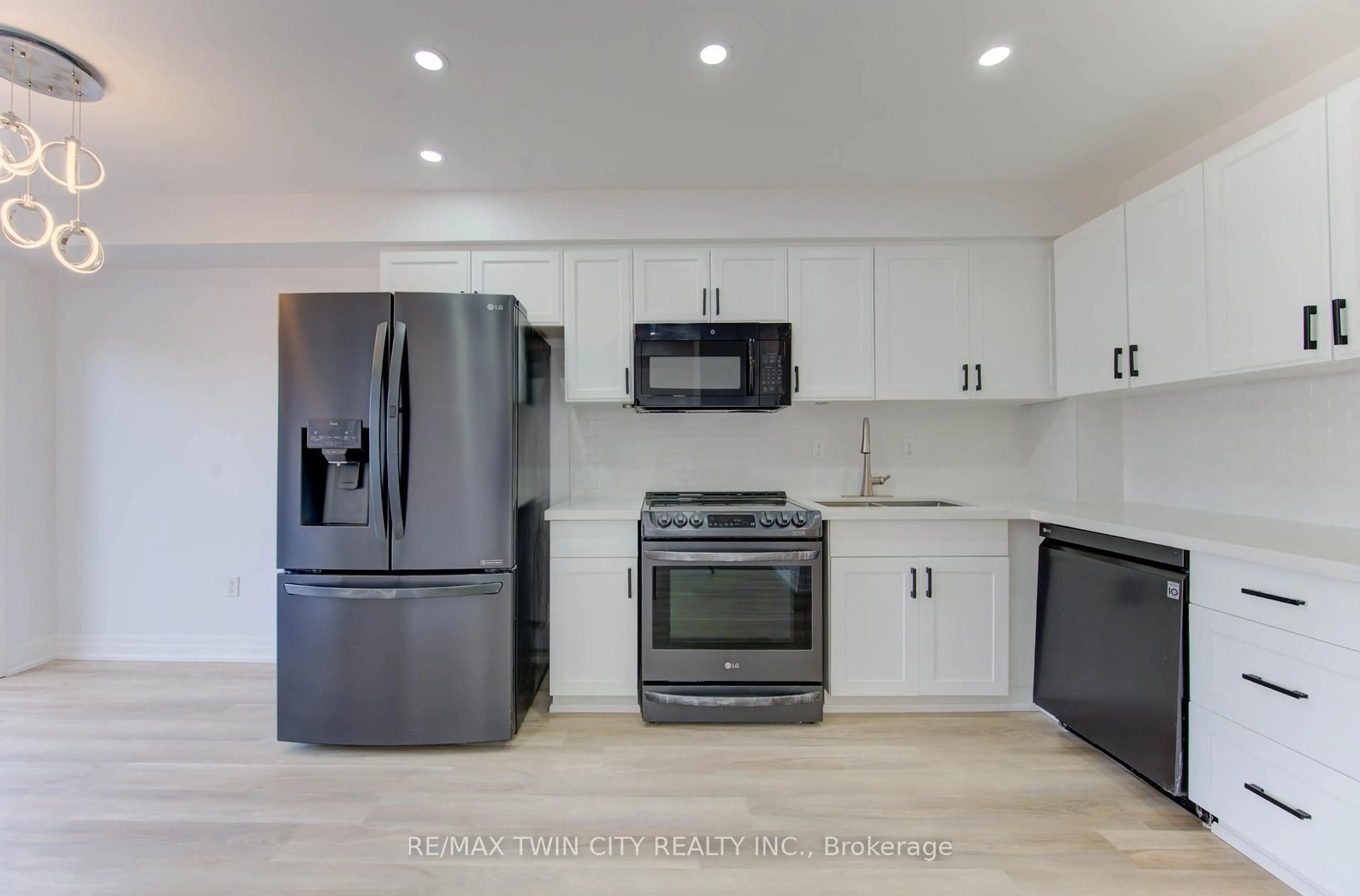 Unknown for 82 Trowbridge St, Woolwich Ontario N0B 1M0