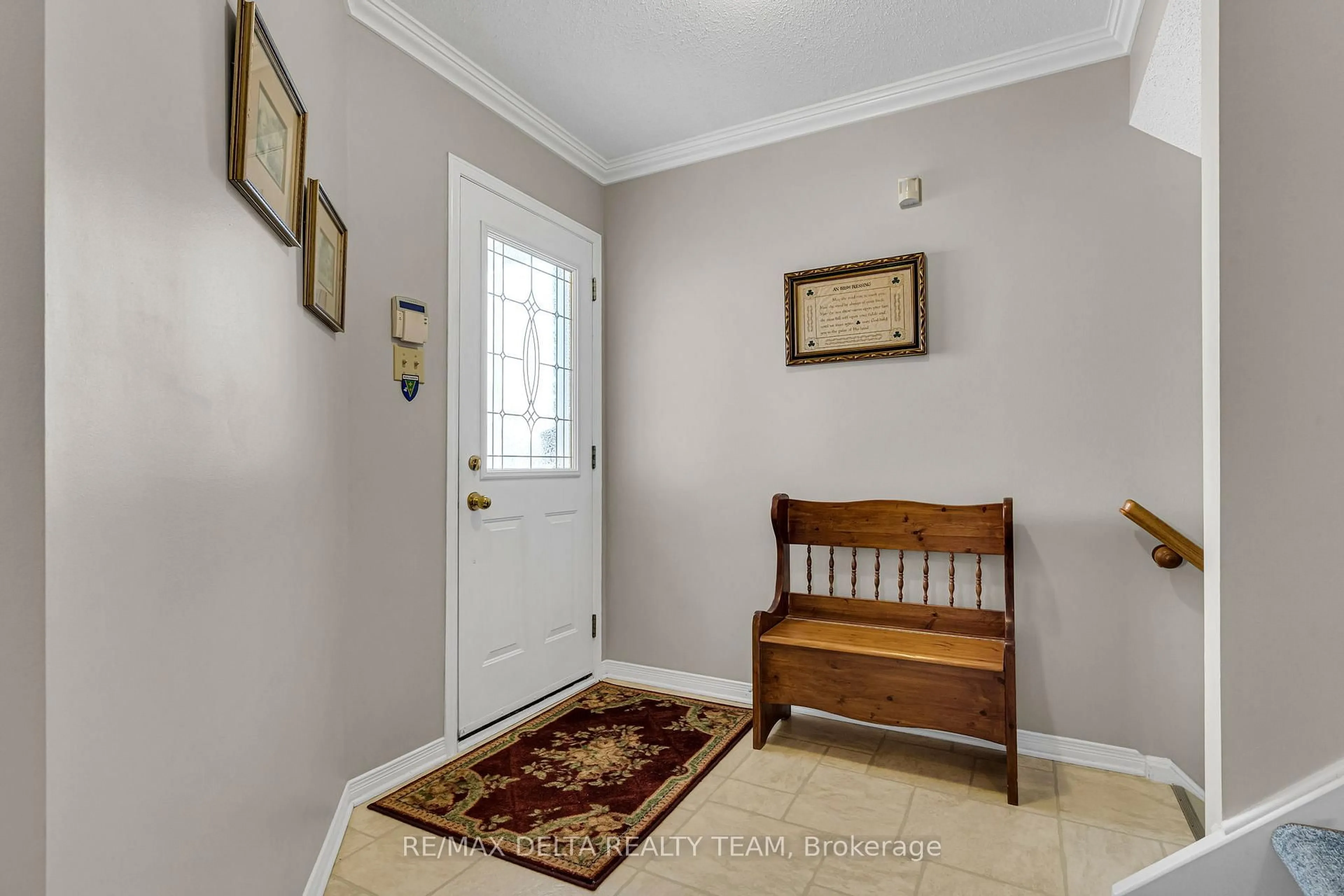 Indoor entryway for 6565 DES CHOUETTES Lane, Ottawa Ontario K1C 7E6