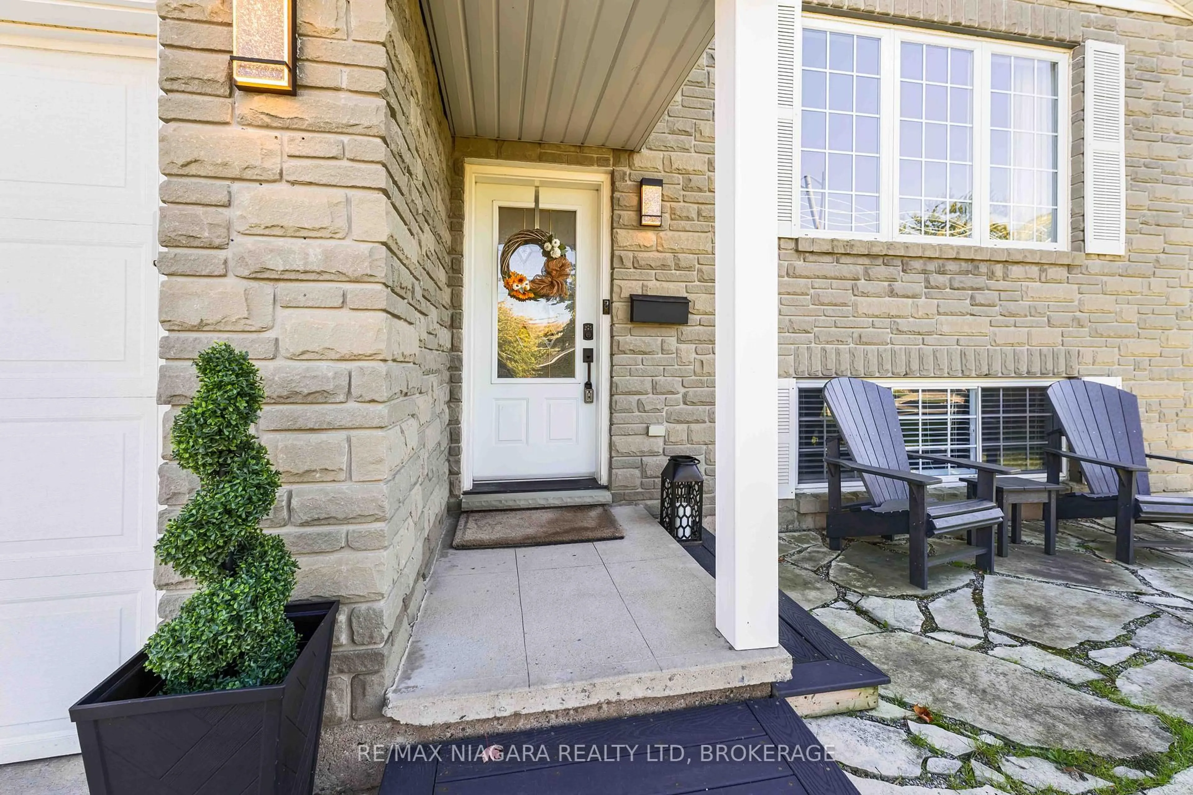 Indoor entryway for 29 Talbot Ave, Welland Ontario L3B 6E9