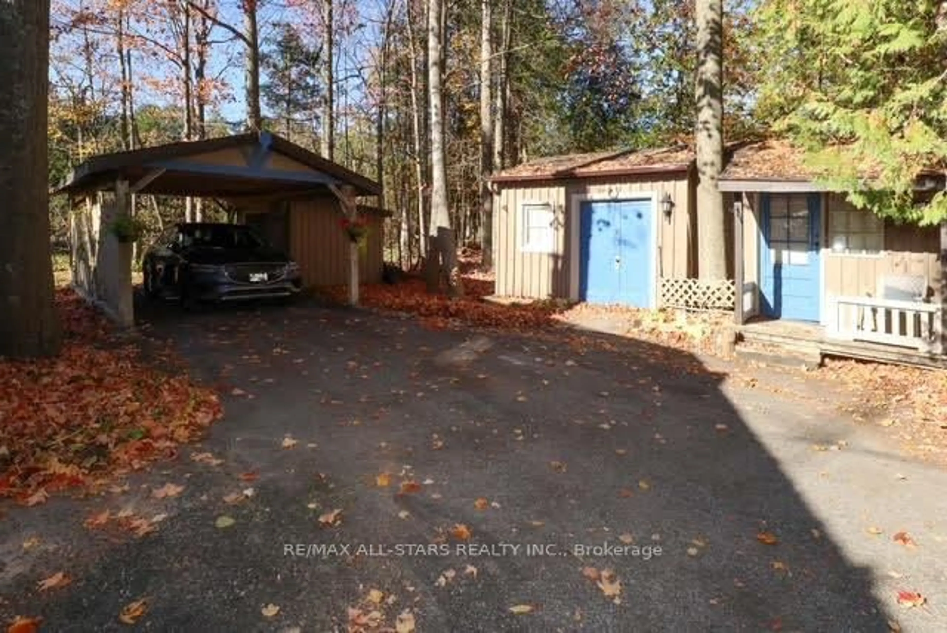 Indoor garage for 506 Snug Harbour Rd, Kawartha Lakes Ontario K9V 4R6