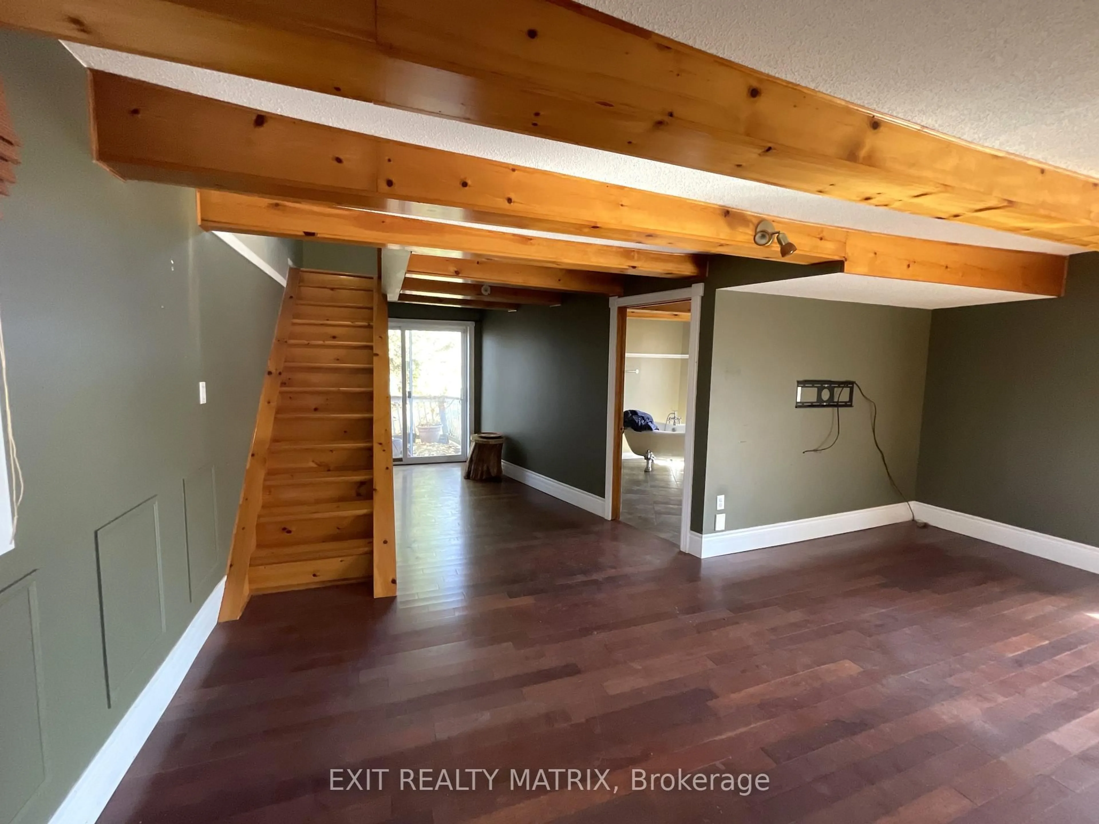 Indoor entryway for 3253 County 16 Rd, The Nation Ontario K0B 1G0