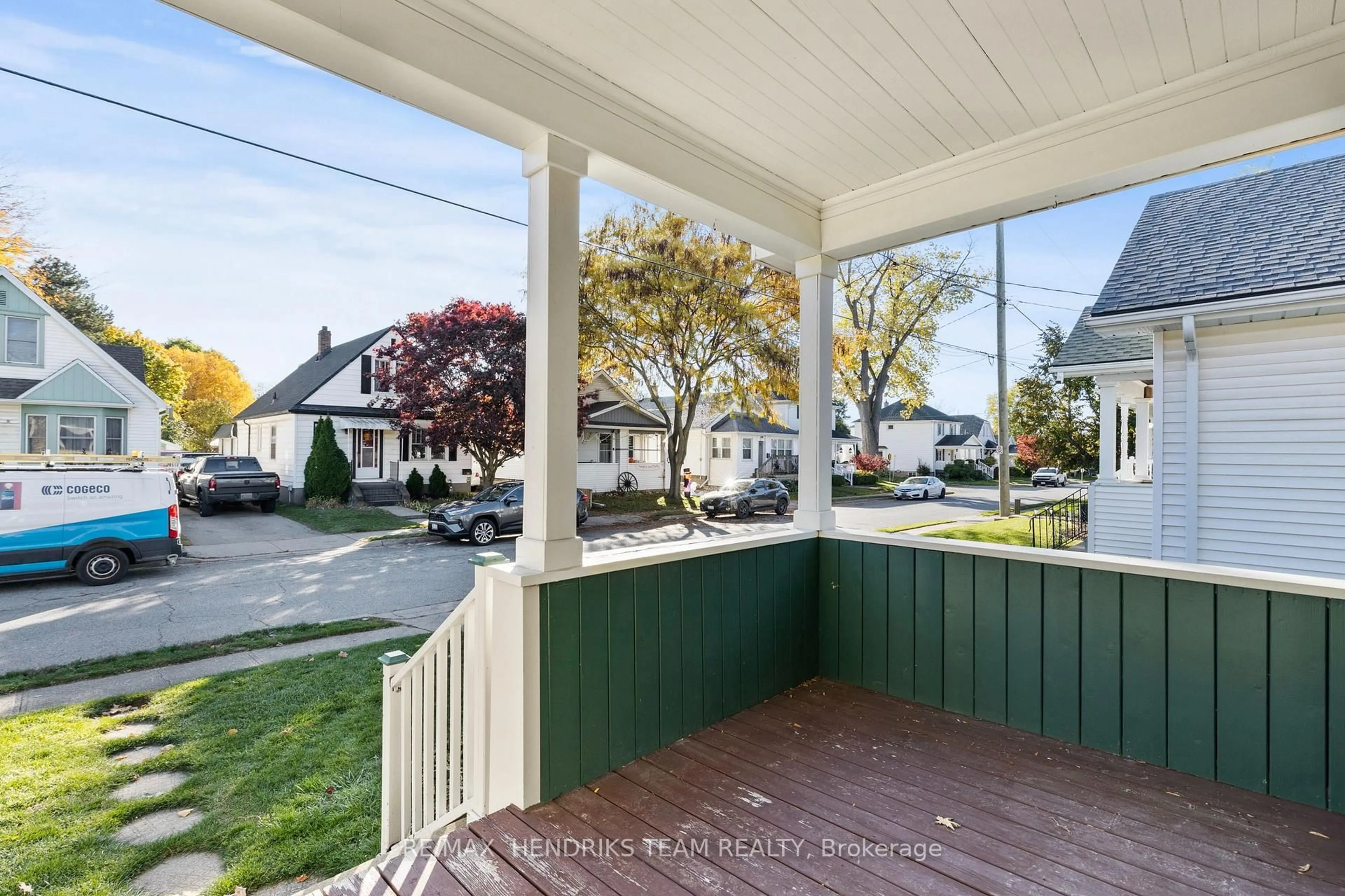 Patio, street for 15 Stuart Ave, St. Catharines Ontario L2R 1M6