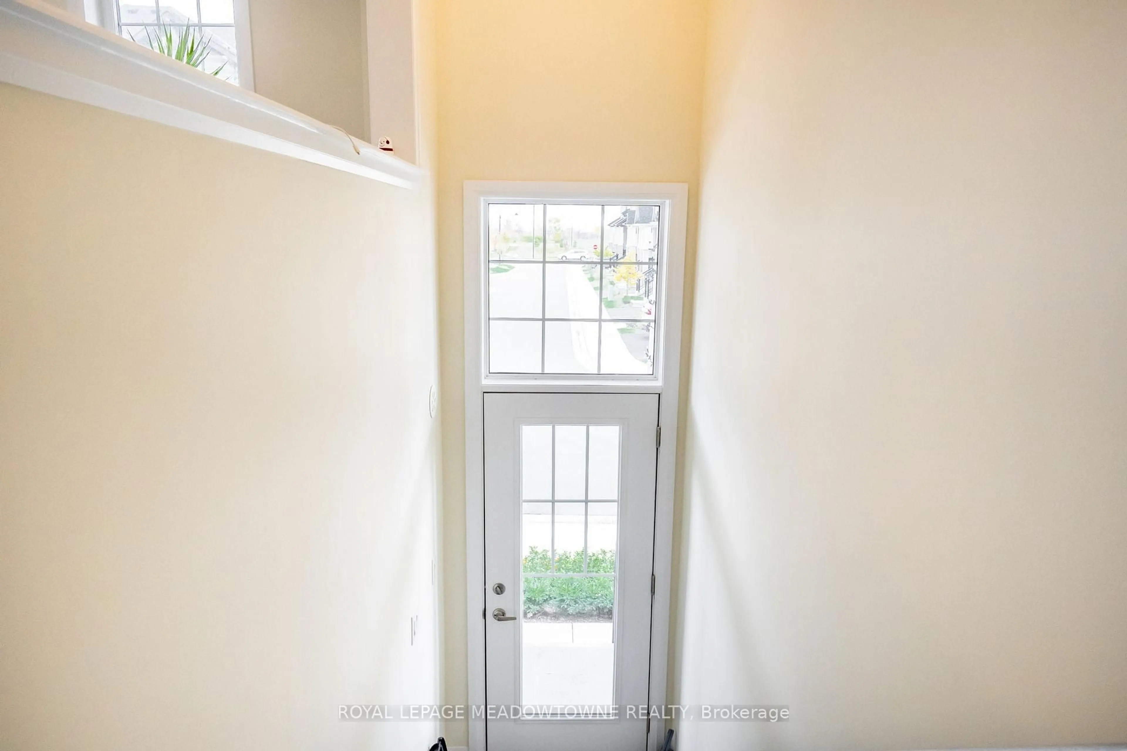 Indoor entryway for 185 Bedrock Dr #33, Hamilton Ontario L8J 0M5
