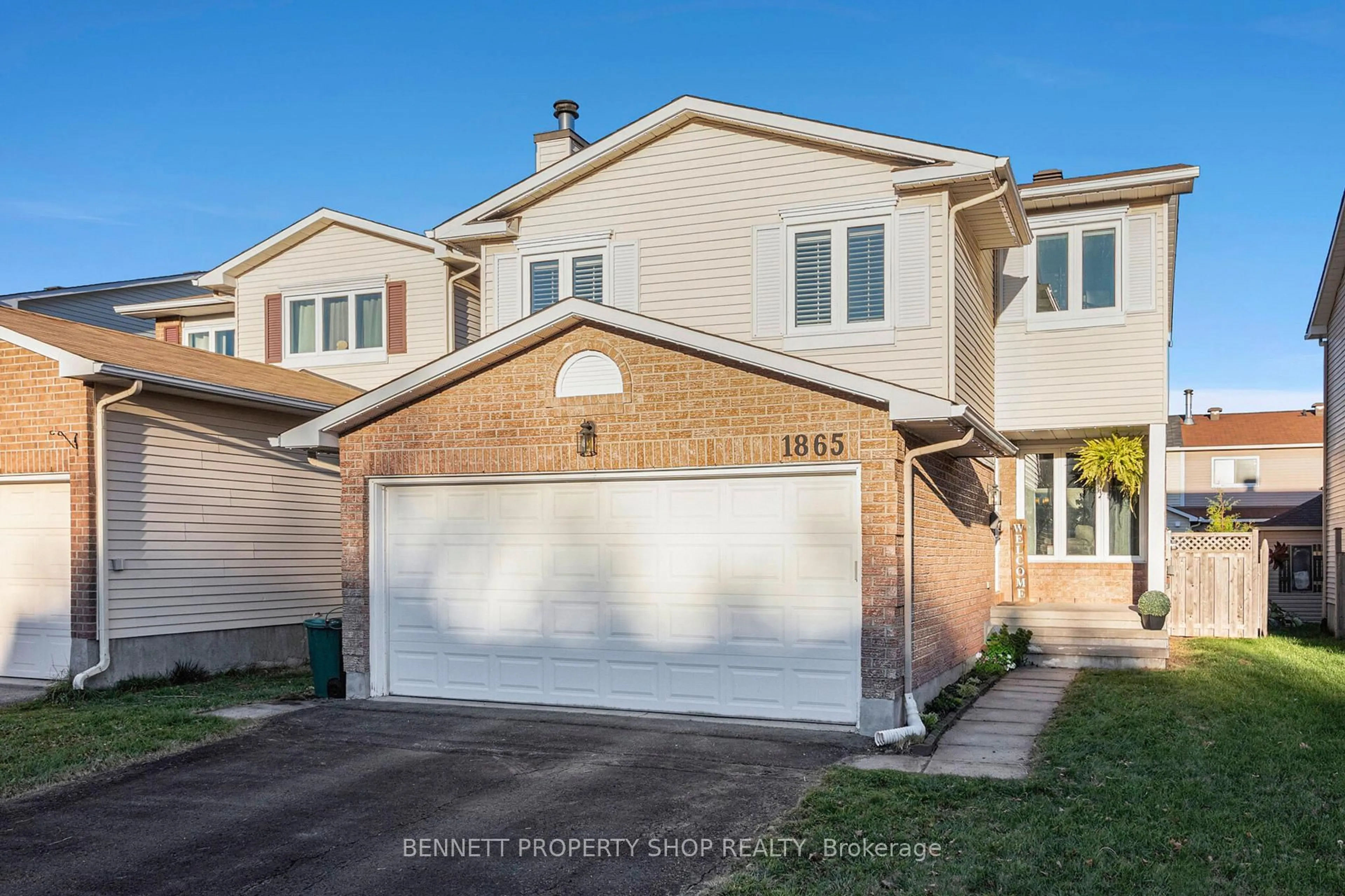 Unknown for 1865 Leclair Cres, Ottawa Ontario K1E 3S2