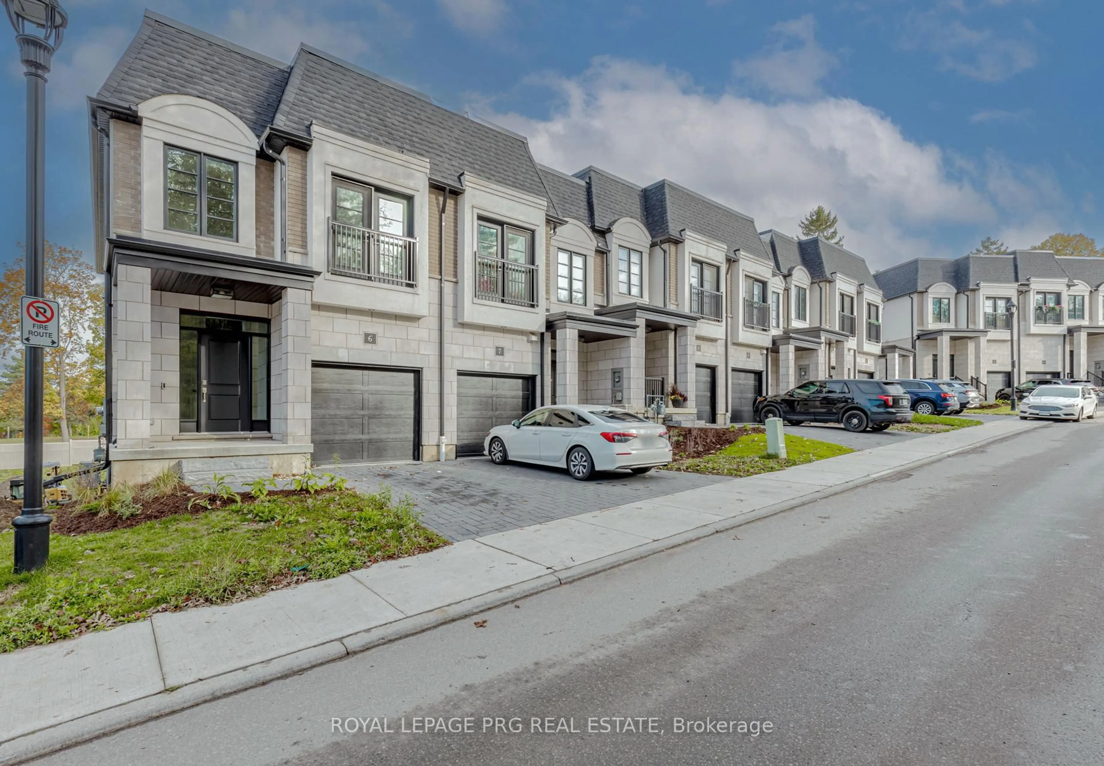 A pic from outside/outdoor area/front of a property/back of a property/a pic from drone, street for 143 Elgin St #6, Cambridge Ontario N1R 0E1