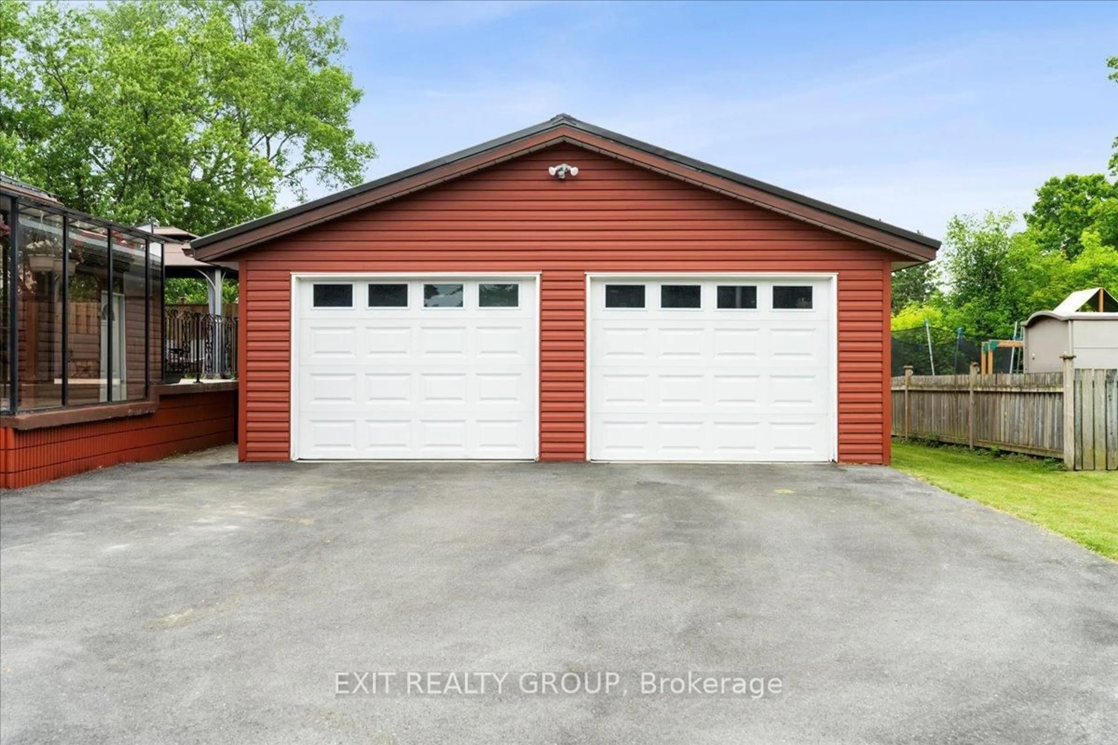 Indoor garage for 29 Barry Rd, Quinte West Ontario K8V 0M3