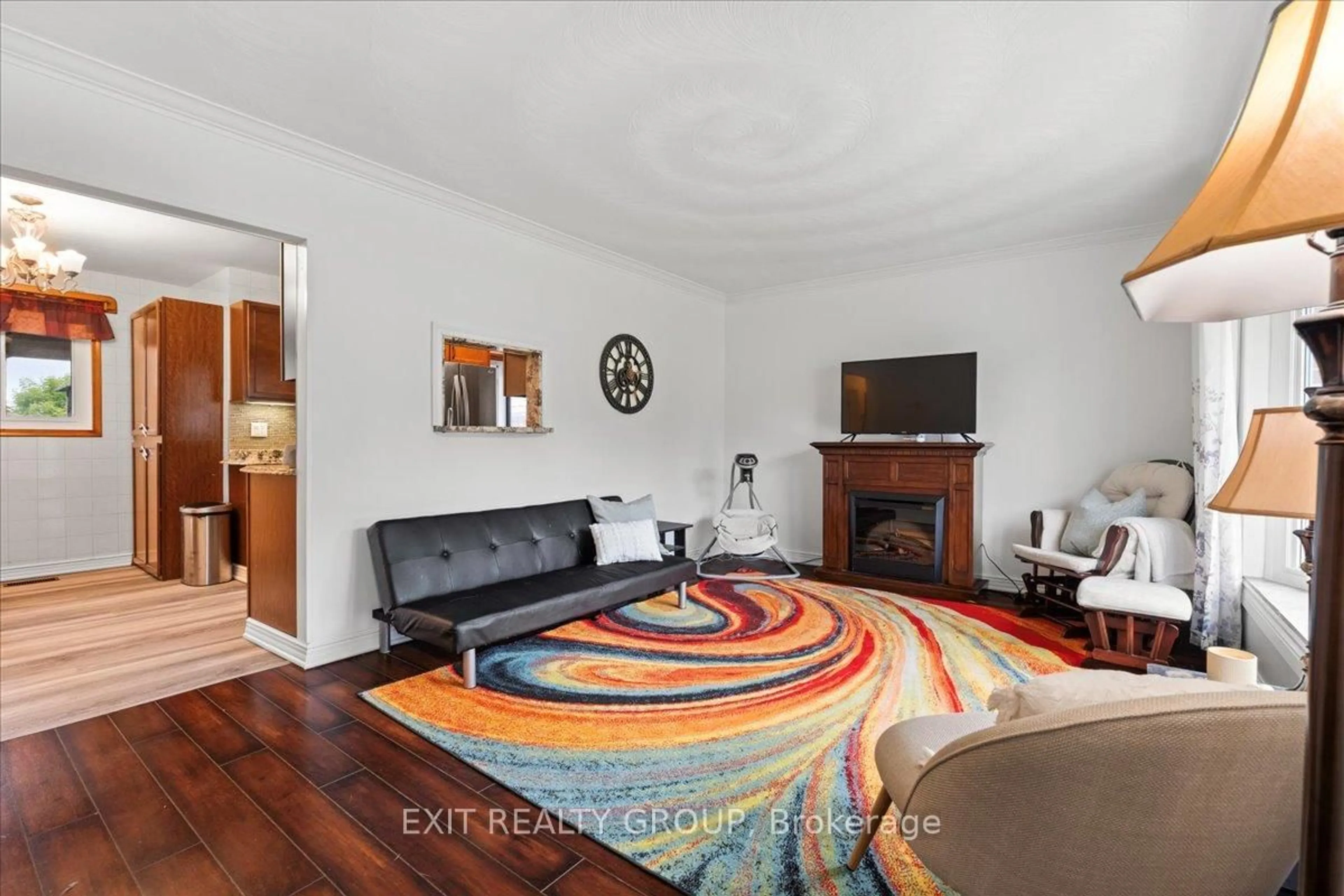 Living room with furniture, unknown for 29 Barry Rd, Quinte West Ontario K8V 0M3