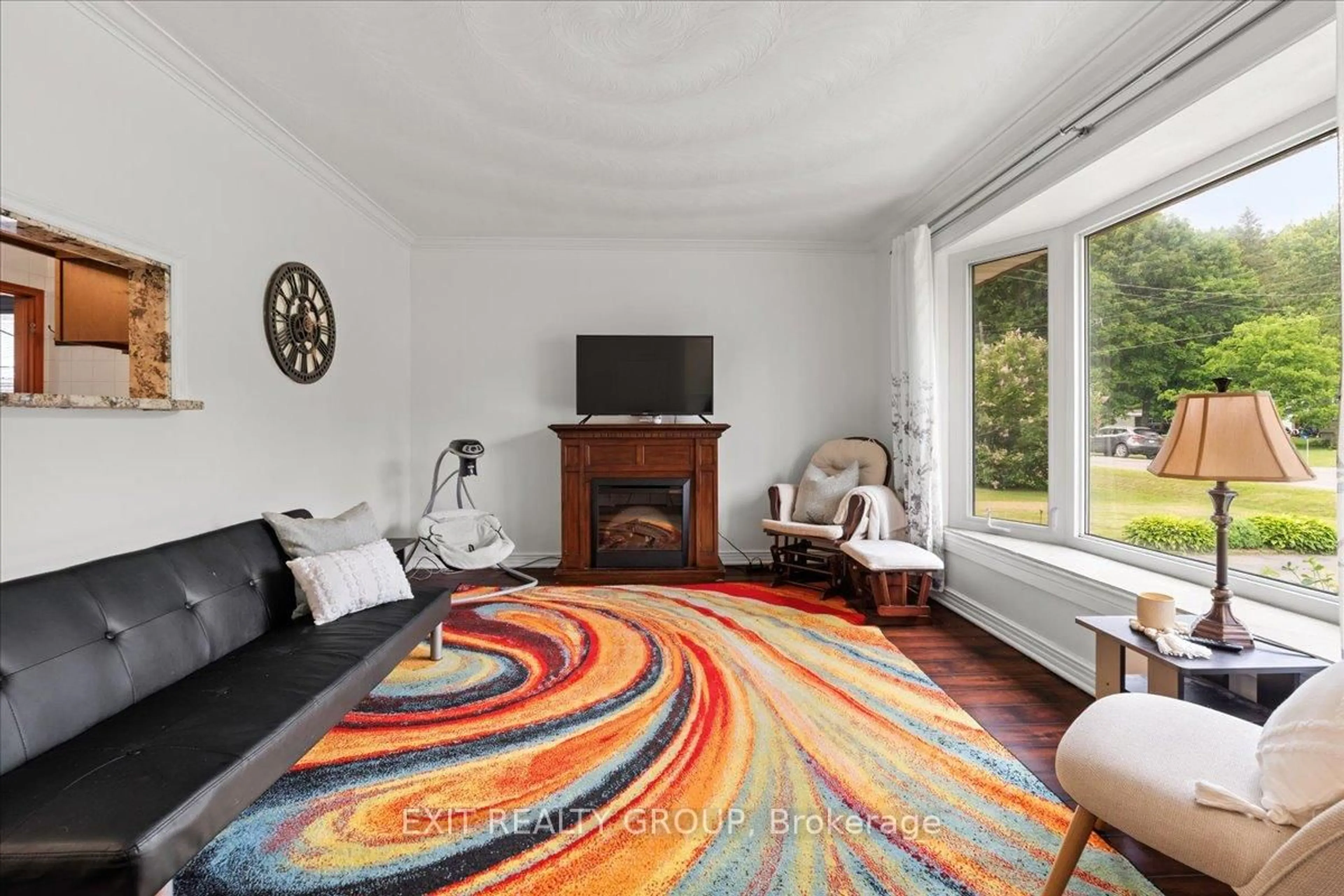 Living room with furniture, carpet floor for 29 Barry Rd, Quinte West Ontario K8V 0M3