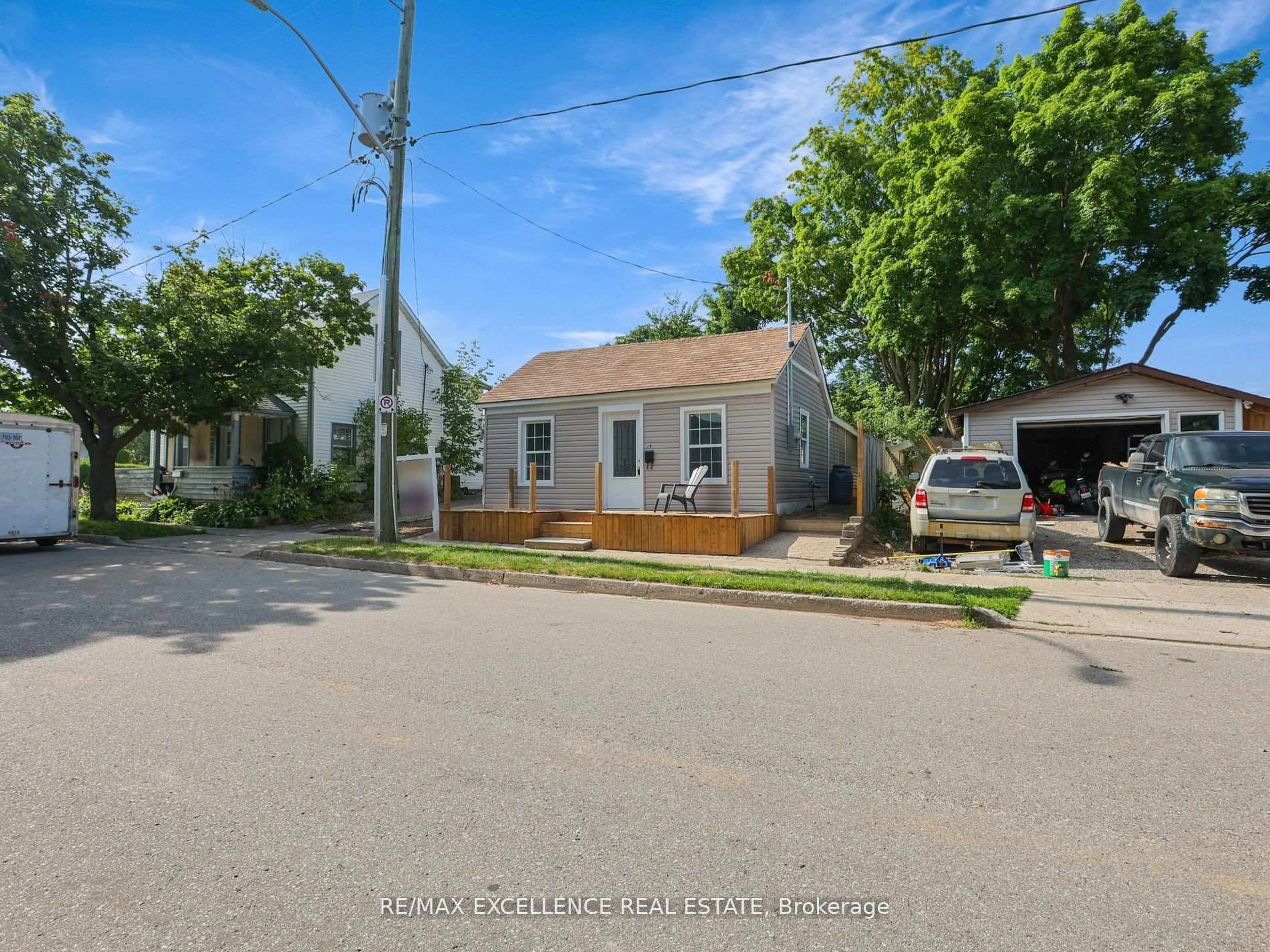 A pic from outside/outdoor area/front of a property/back of a property/a pic from drone, street for 79 Sunnyhill Rd, Cambridge Ontario N3C 1J6