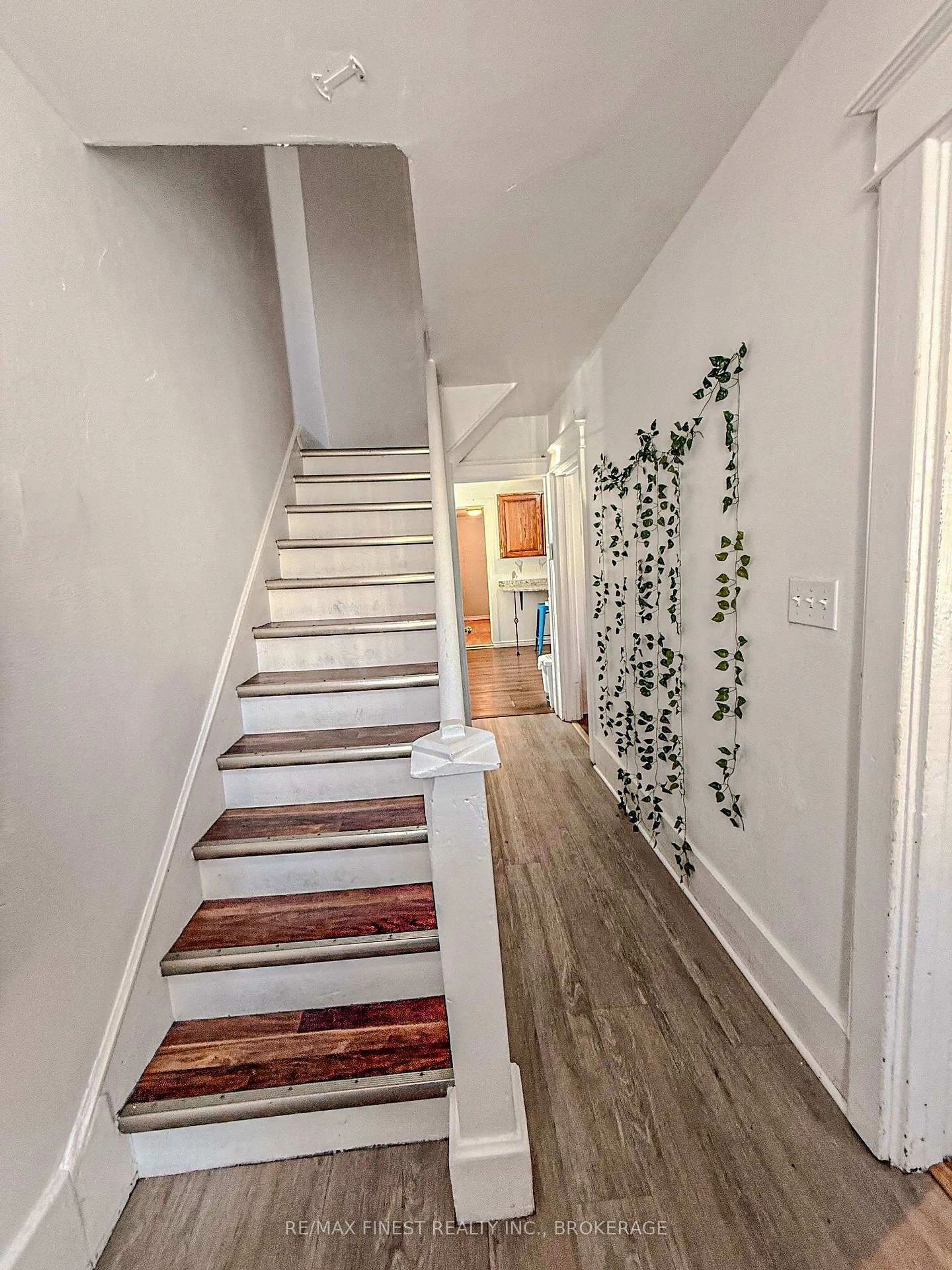Indoor entryway for 80 Main St, Kingston Ontario K7K 3Y8