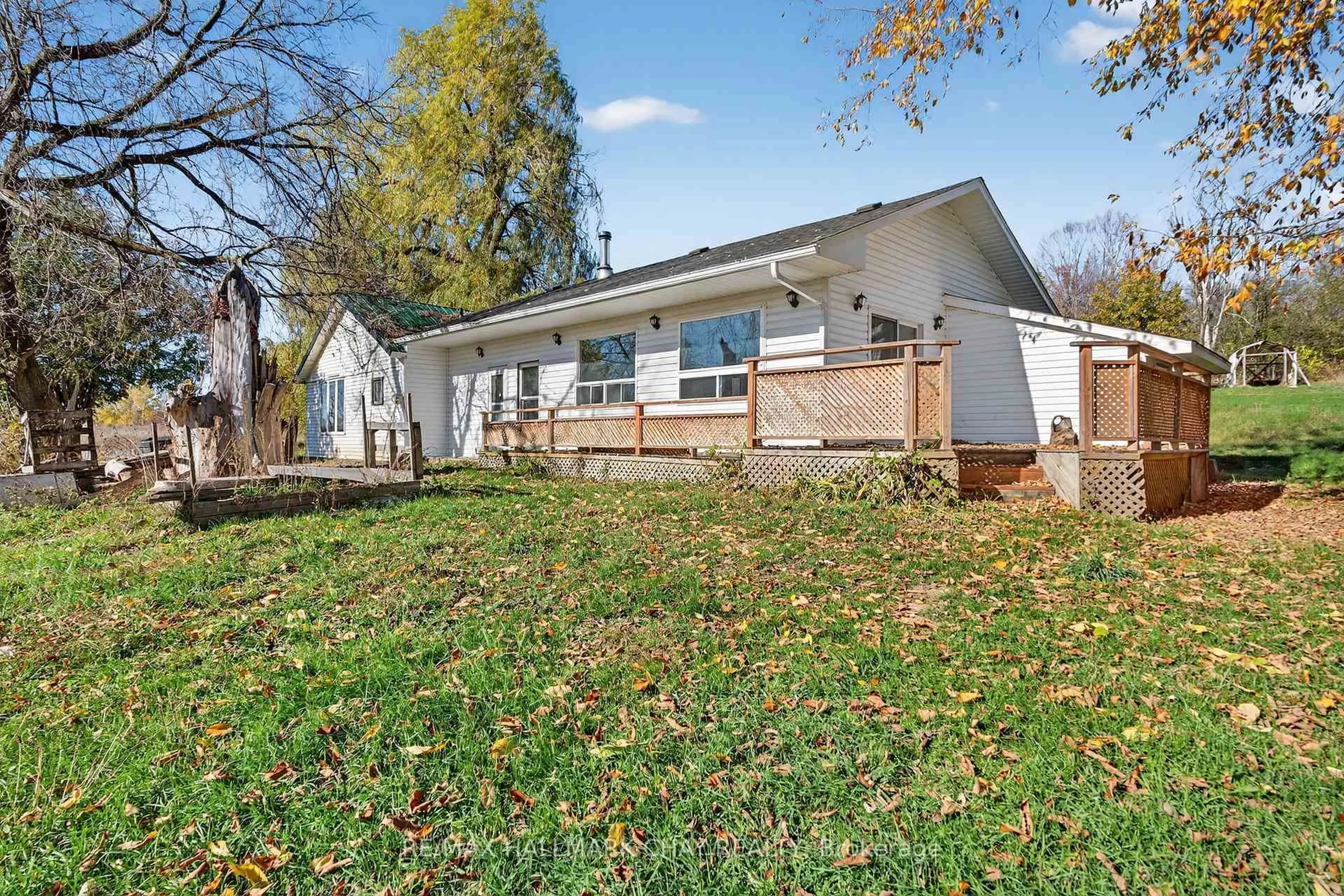 A pic from outside/outdoor area/front of a property/back of a property/a pic from drone, street for 4884 Bedford Rd, Sydenham Ontario K0H 2T0