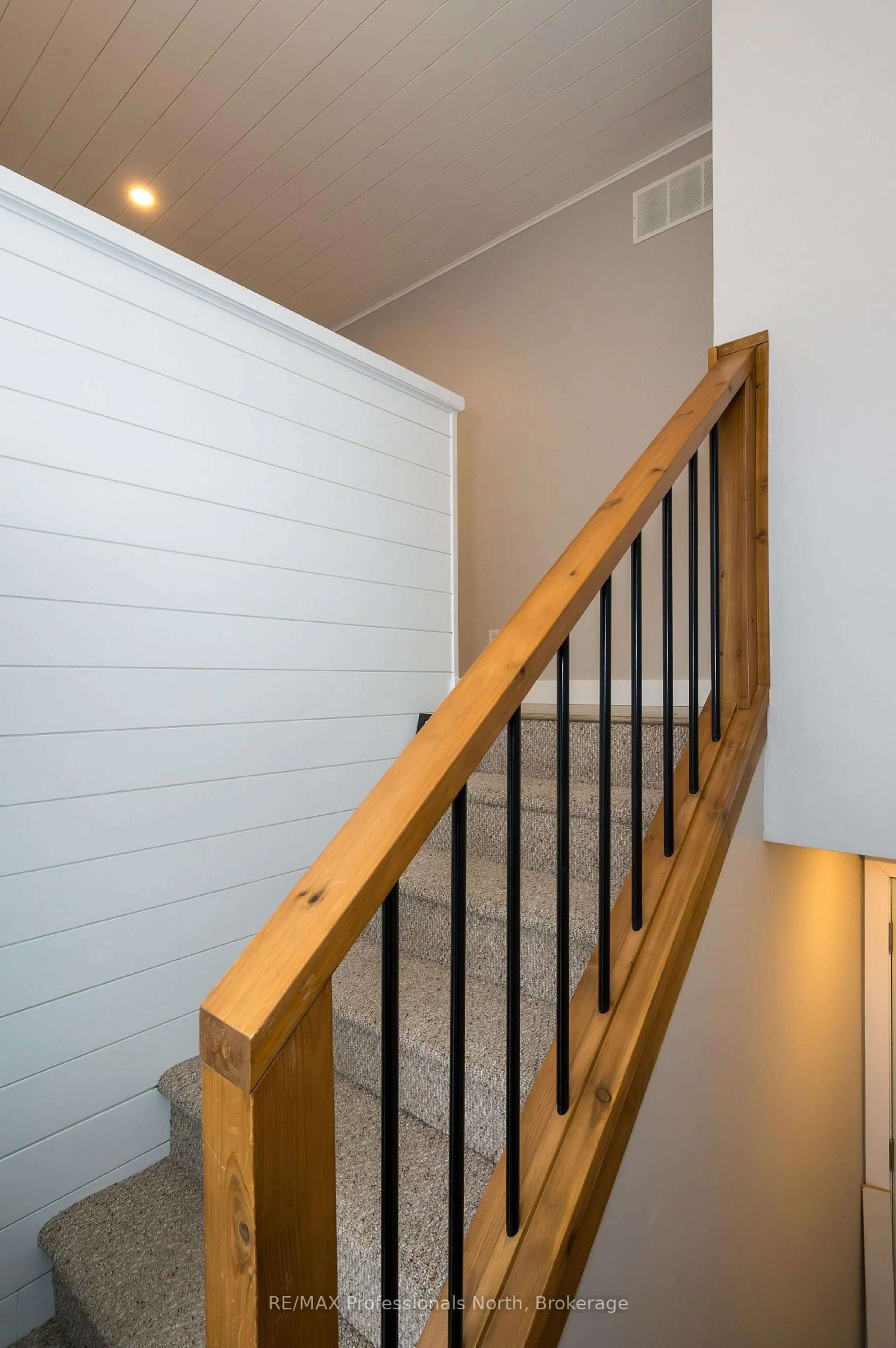 Stairs for 45 Yonge St, Huntsville Ontario P1H 1V1