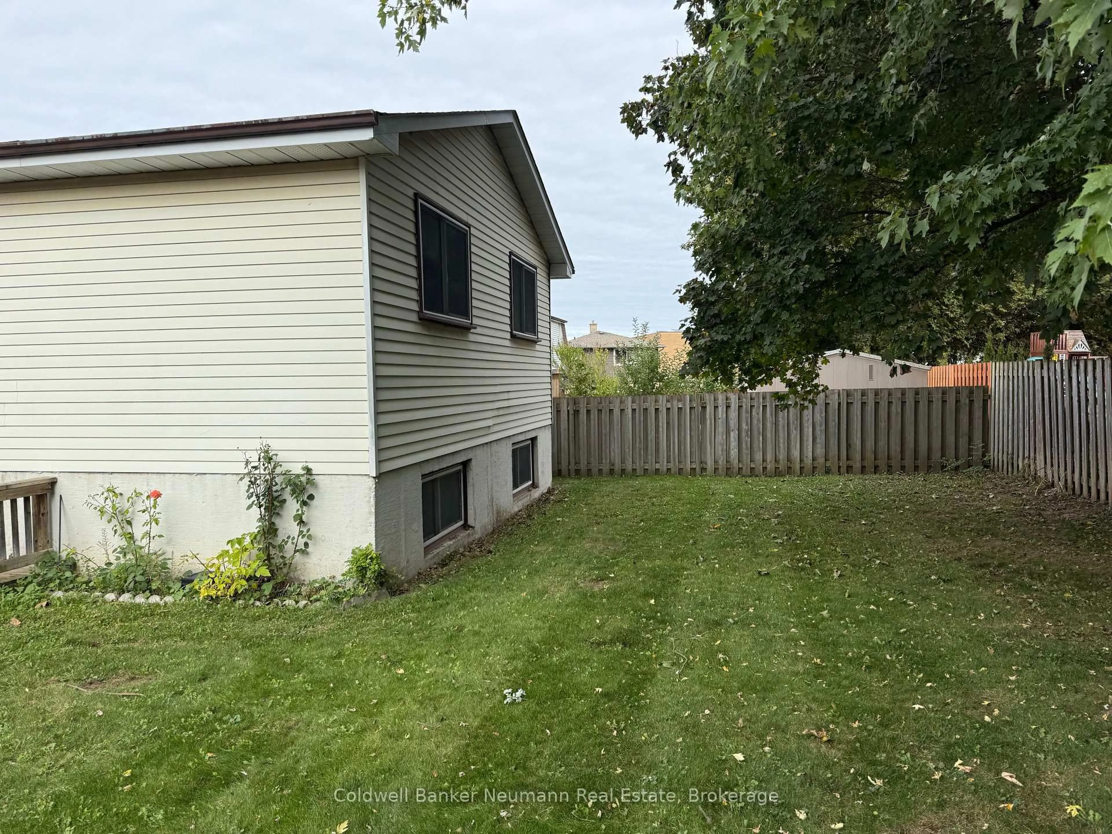 Unknown for 125 Queensdale Cres, Guelph Ontario N1H 6W6