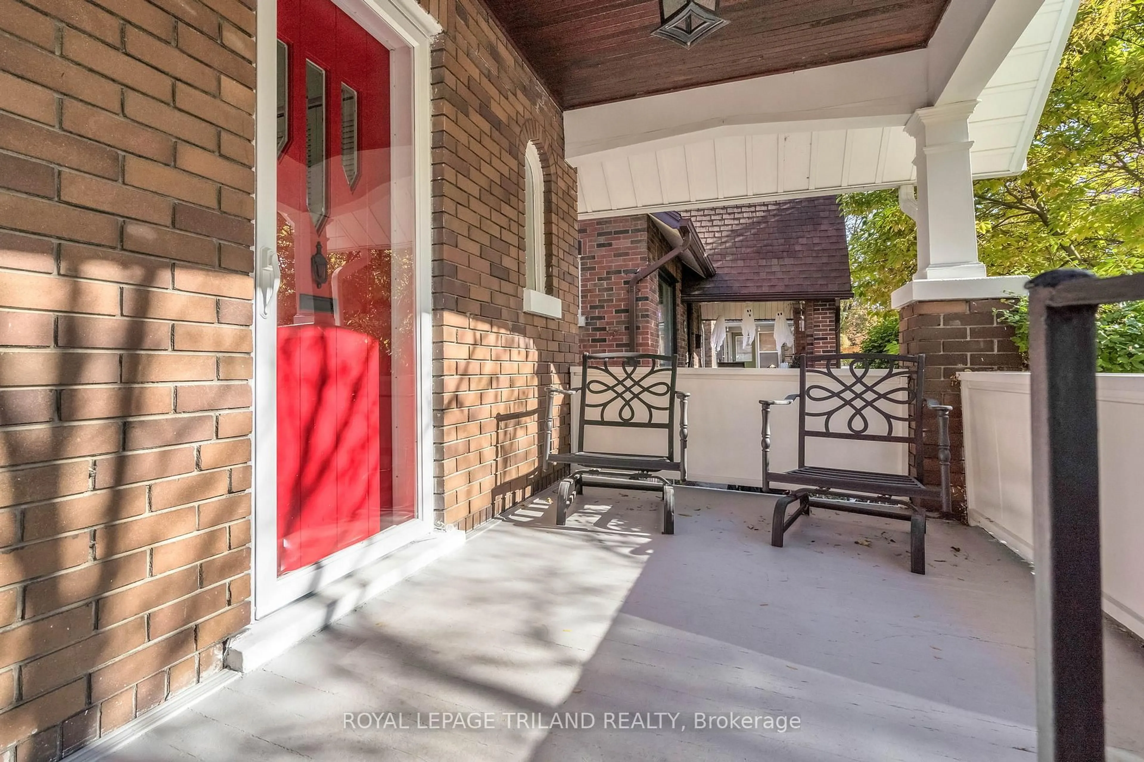 Unknown for 418 Cheapside St, London East Ontario N5Y 3X1