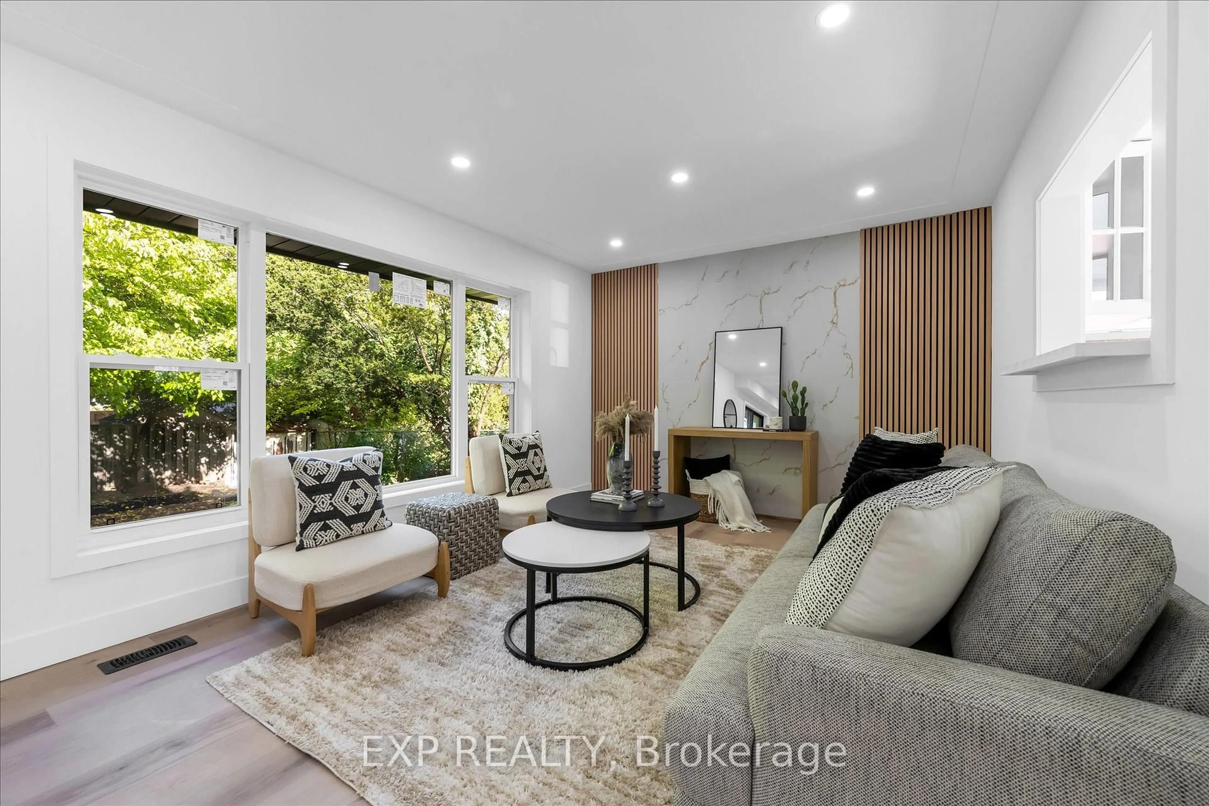 Living room with furniture, unknown for 39 Grandfield St, Hamilton Ontario L8T 2H1