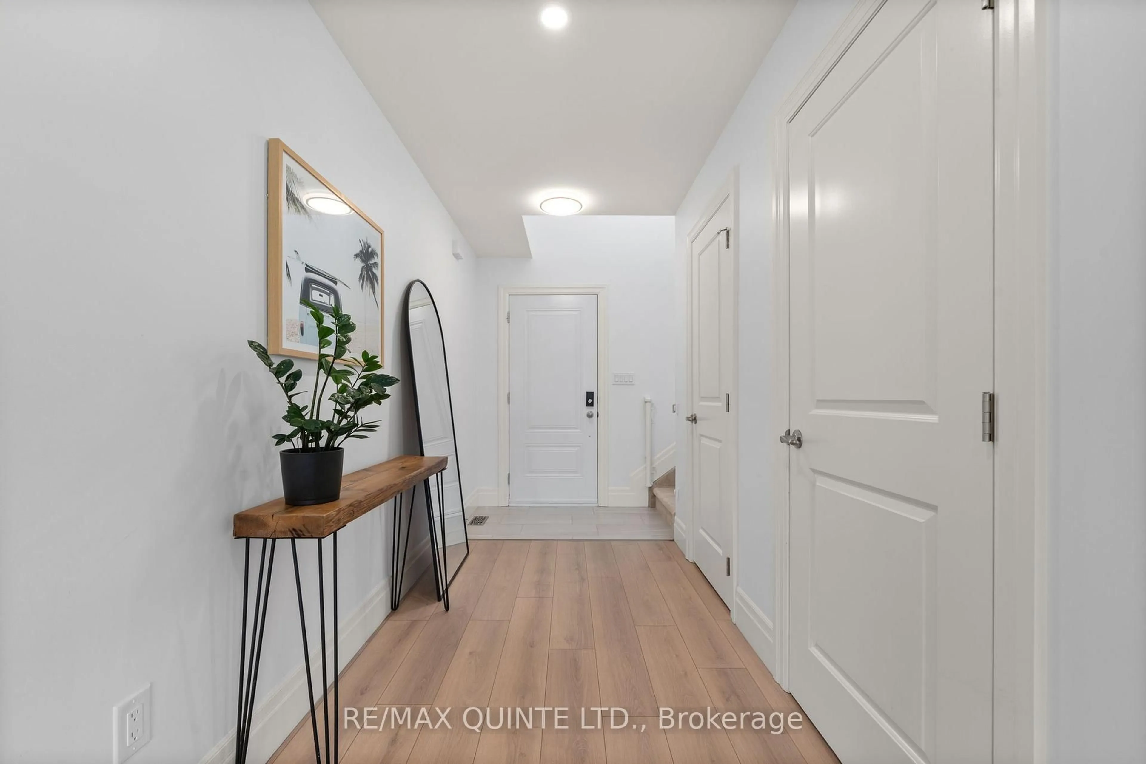 Indoor entryway for 36 Campbell Cres, Prince Edward County Ontario K0K 2T0