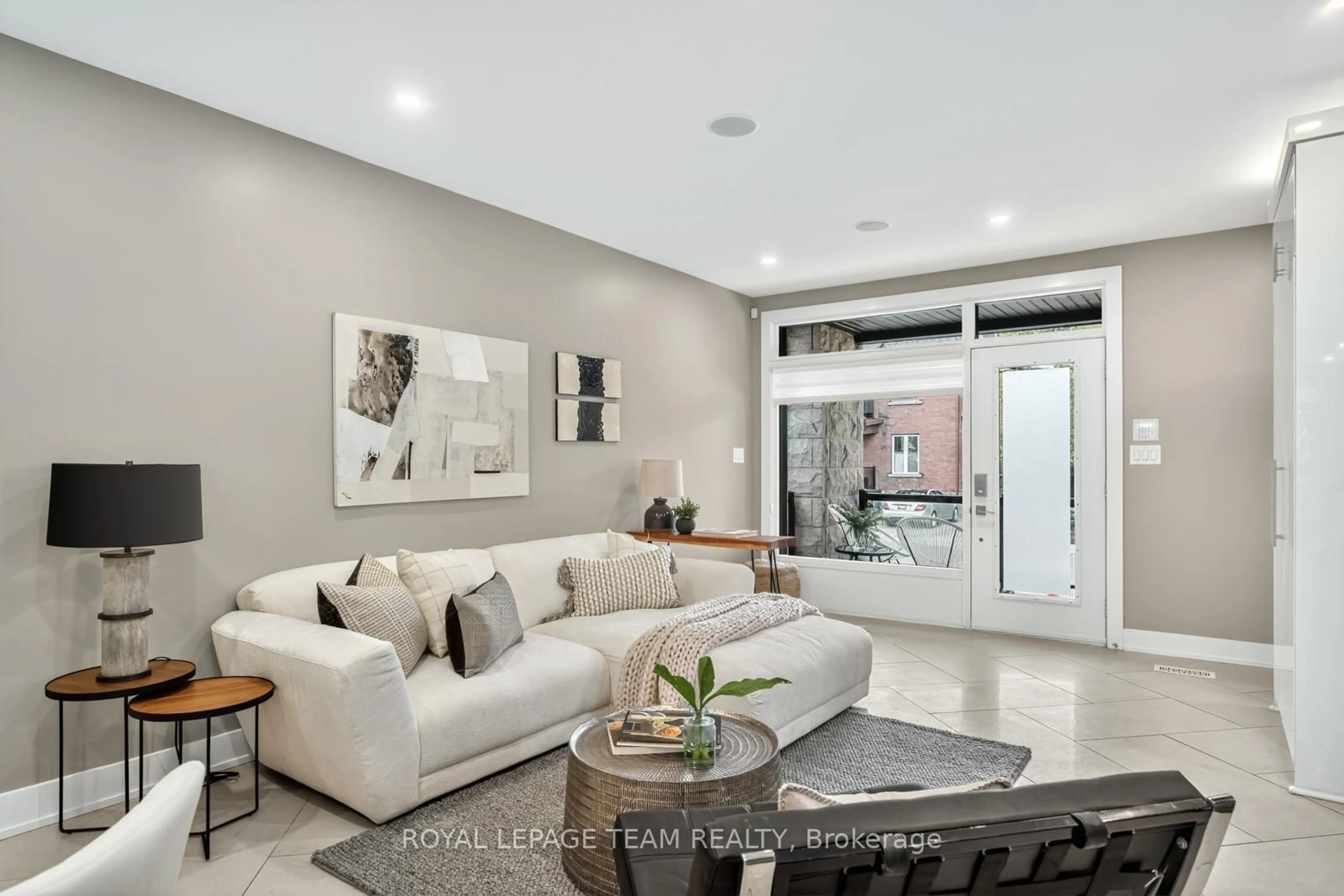 Living room with furniture, unknown for 16 First Ave, Ottawa Ontario K1S 2G2