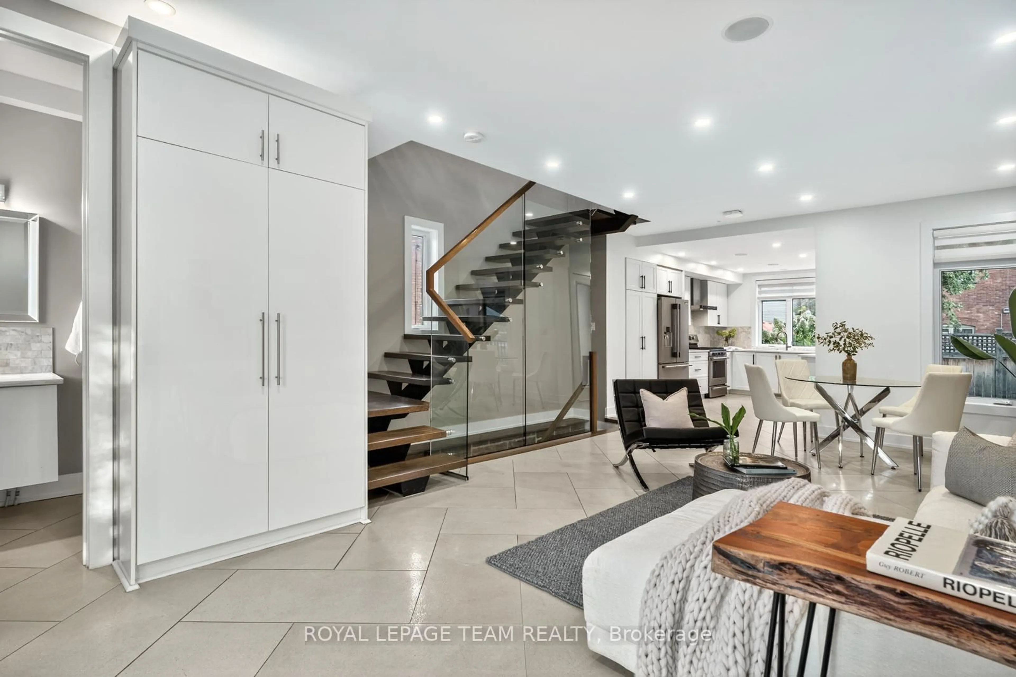 Unknown for 16 First Ave, Ottawa Ontario K1S 2G2