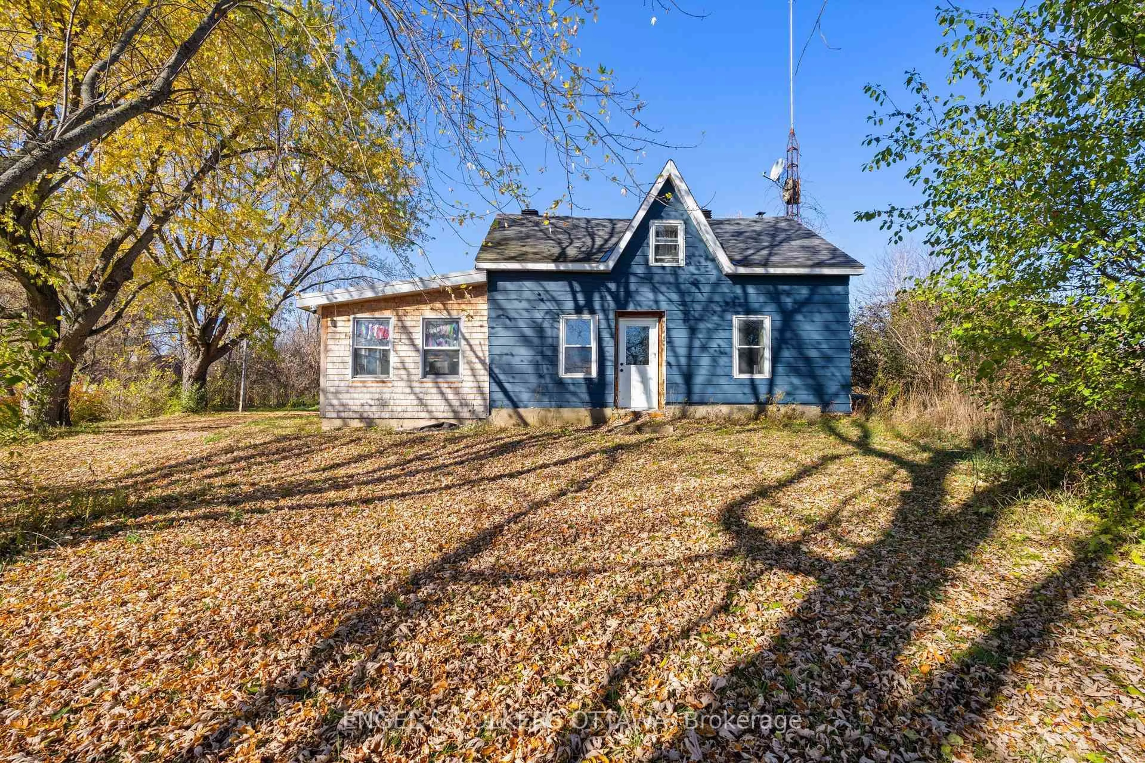 A pic from outside/outdoor area/front of a property/back of a property/a pic from drone, building for 3749 Donnelly Dr, Burritts Rapids Ontario K0G 1B0