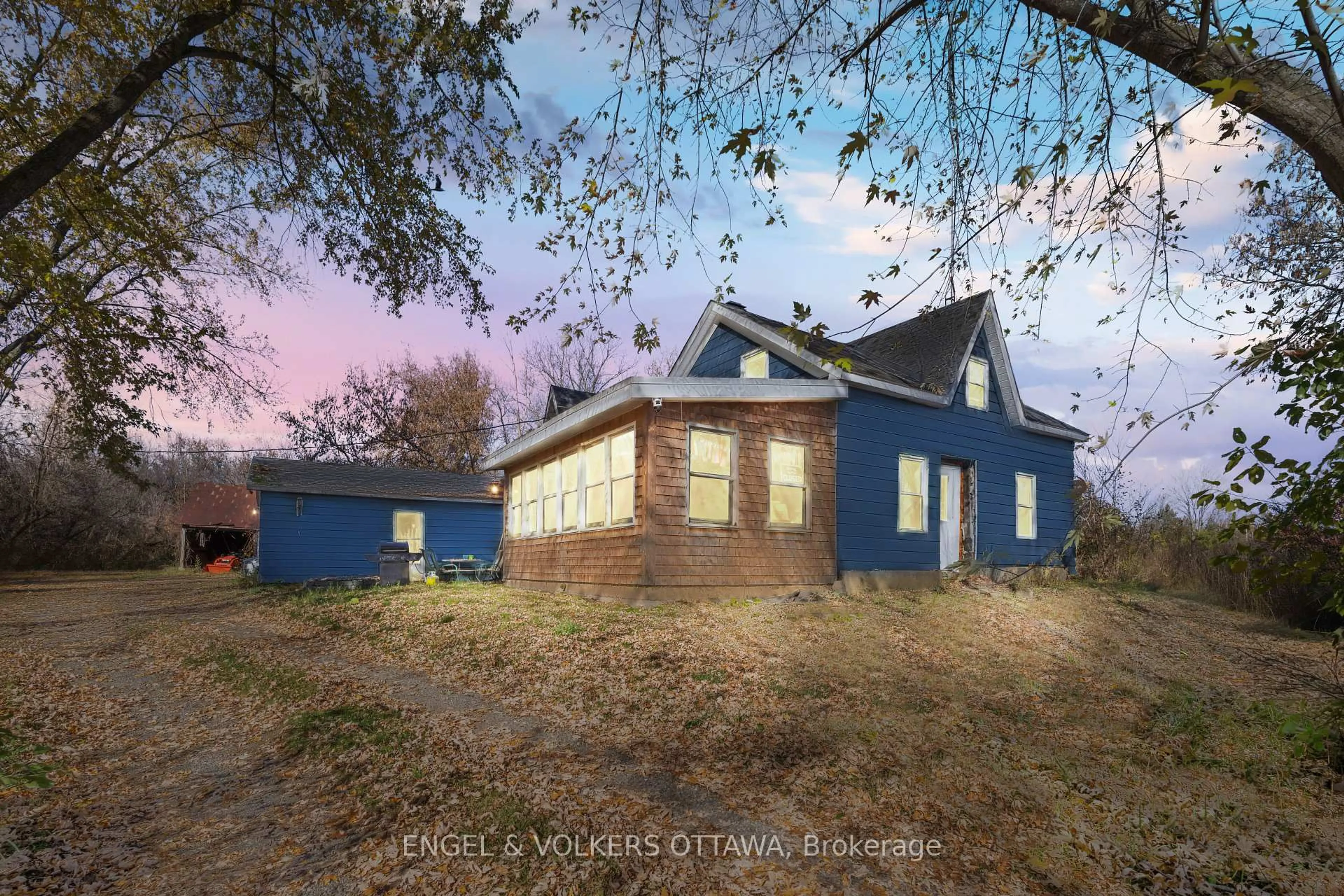 A pic from outside/outdoor area/front of a property/back of a property/a pic from drone, building for 3749 Donnelly Dr, Burritts Rapids Ontario K0G 1B0